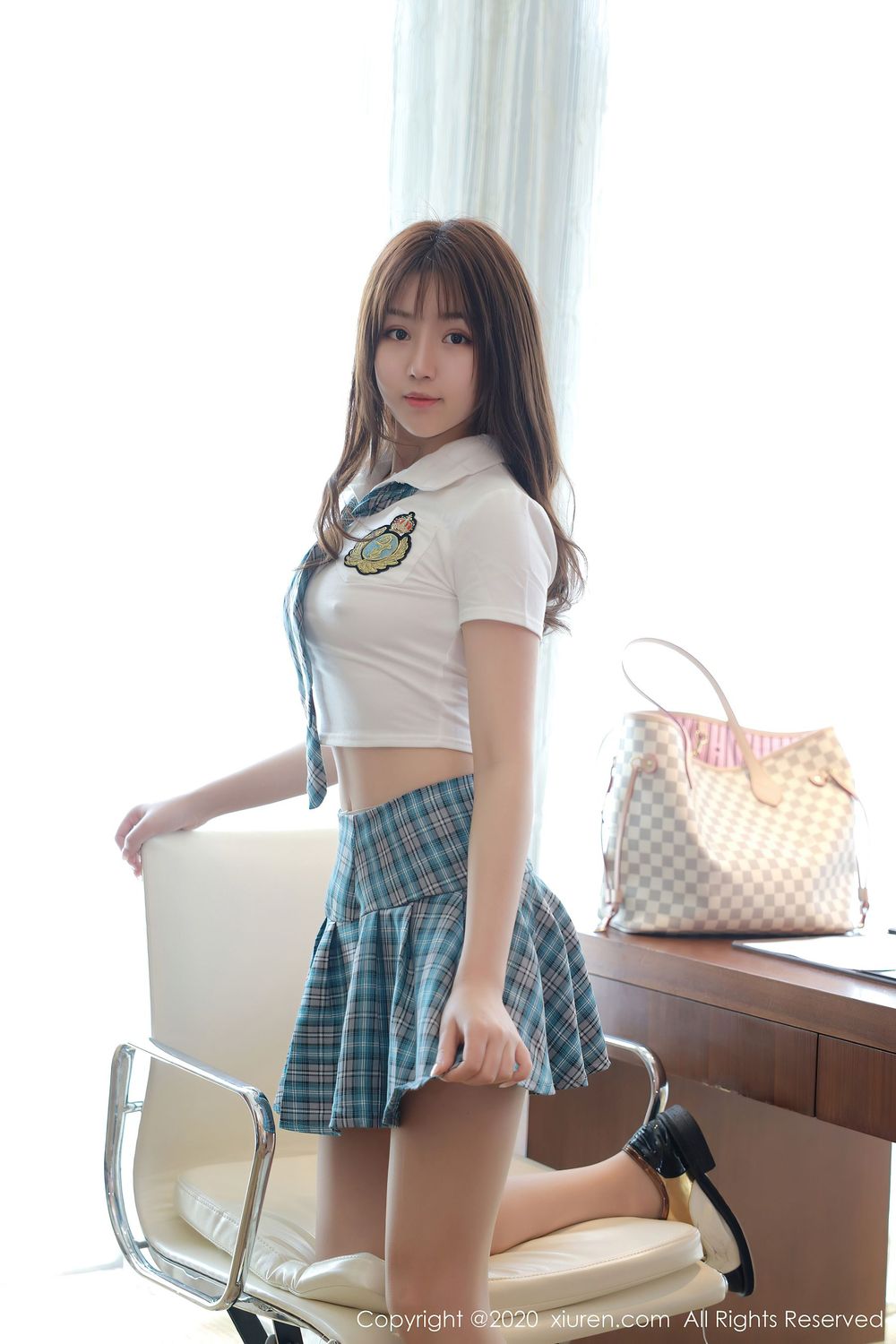 [XIUREN秀人网] 新人模特梦梵 - 经典JK少女制服系列性感写真 No.2291