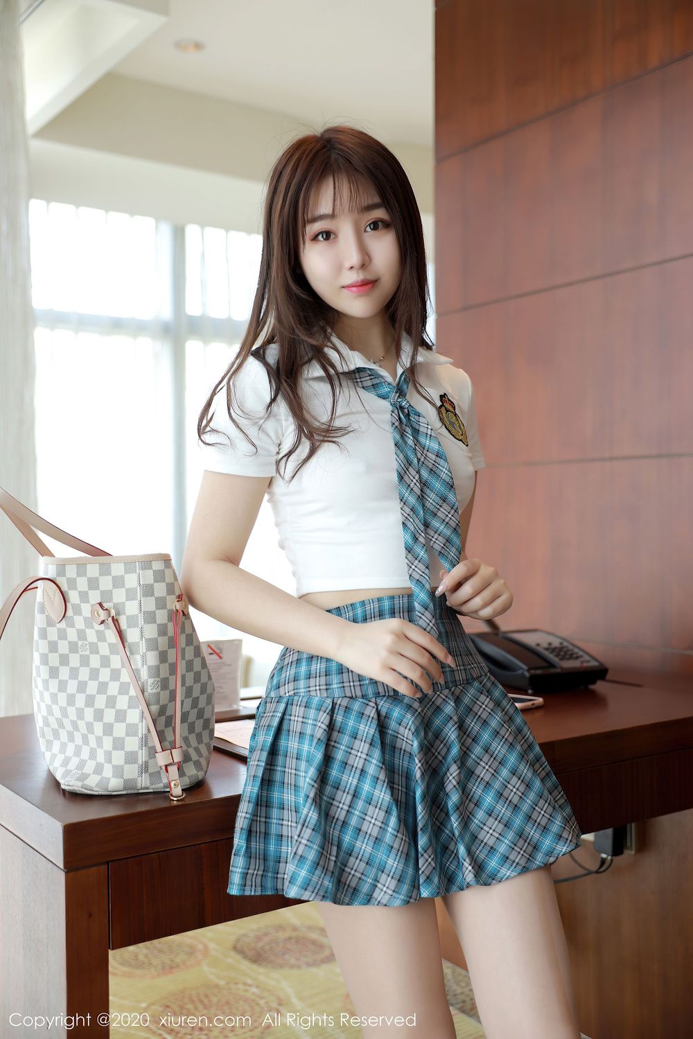 [XIUREN秀人网] 新人模特梦梵 - 经典JK少女制服系列性感写真 No.2291