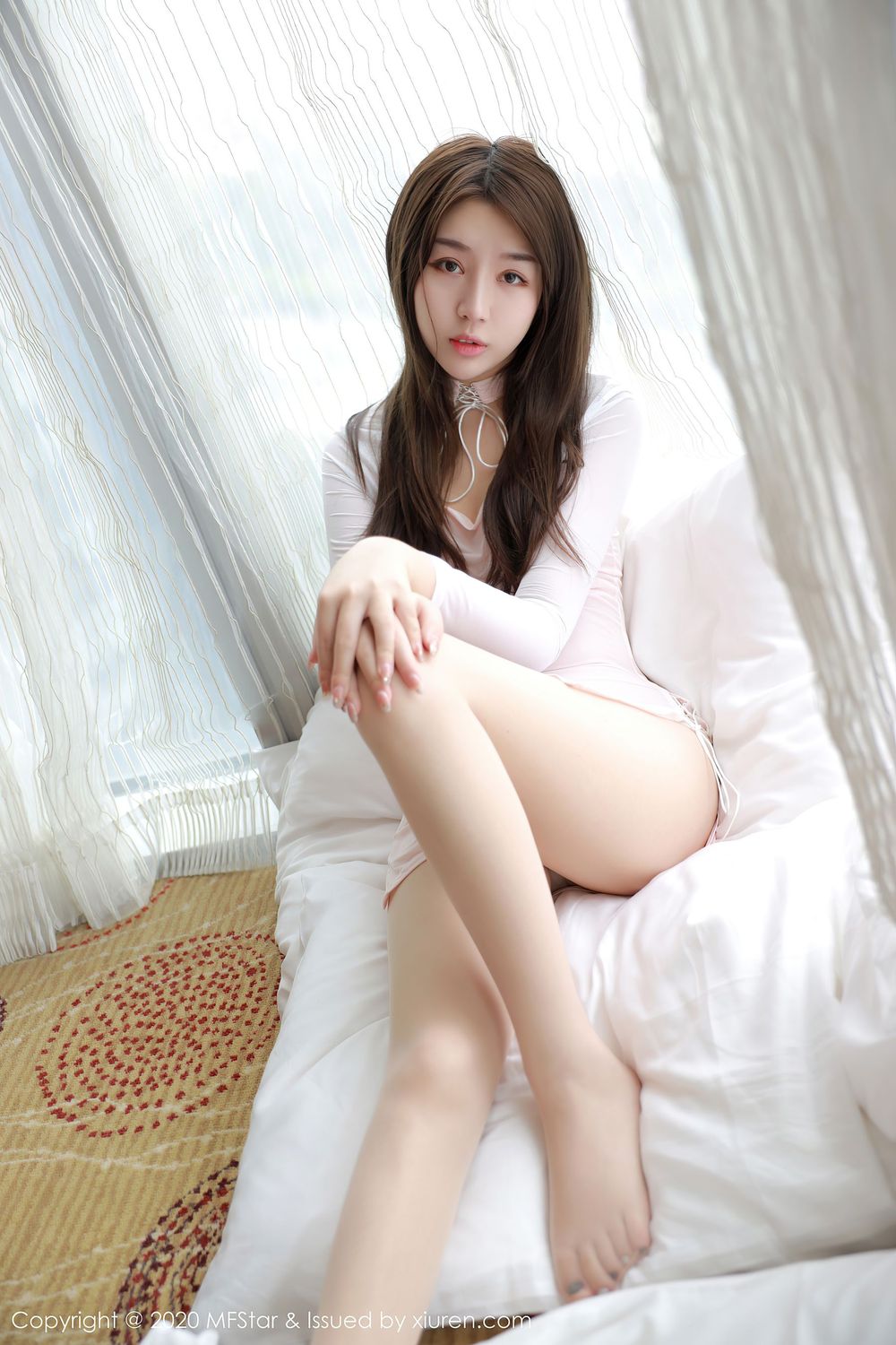 [MFStar模范学院] 美女模特梦梵 - 丝袜美腿白色私房粉嫩写真 Vol.372