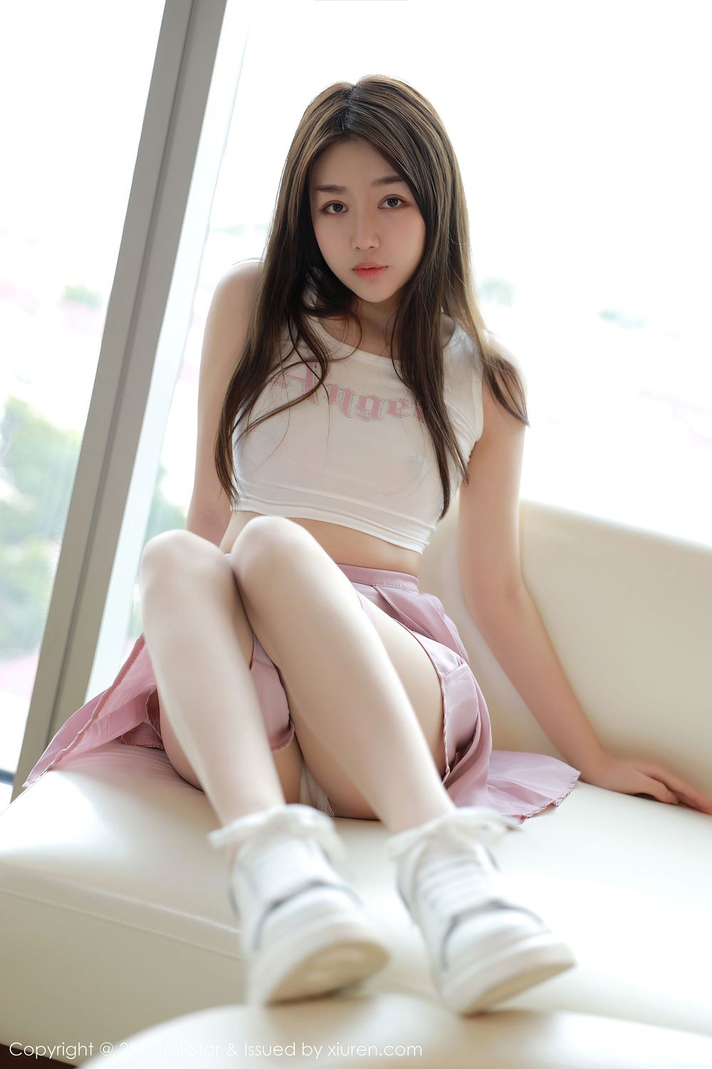 [MFStar模范学院] 美女模特梦梵 - 轻薄吊带与粉色短裙娇媚写真 Vol.384