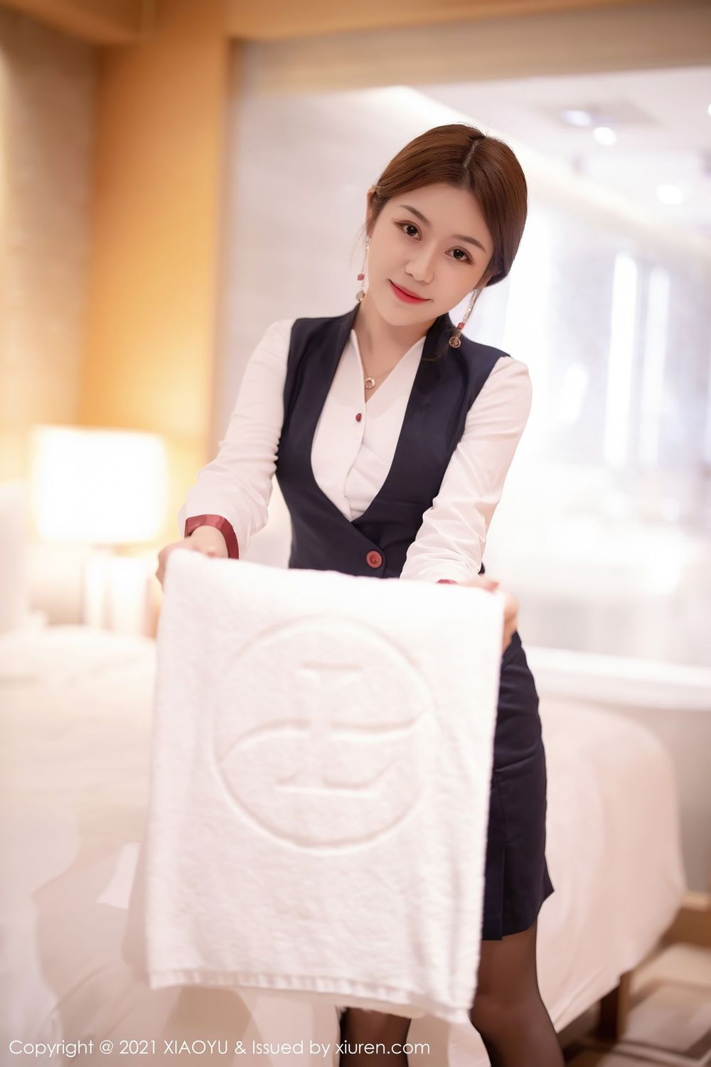 [XIAOYU语画界] 美女模特梦梵 - 黑丝美腿经典空乘制服系列写真 No.449