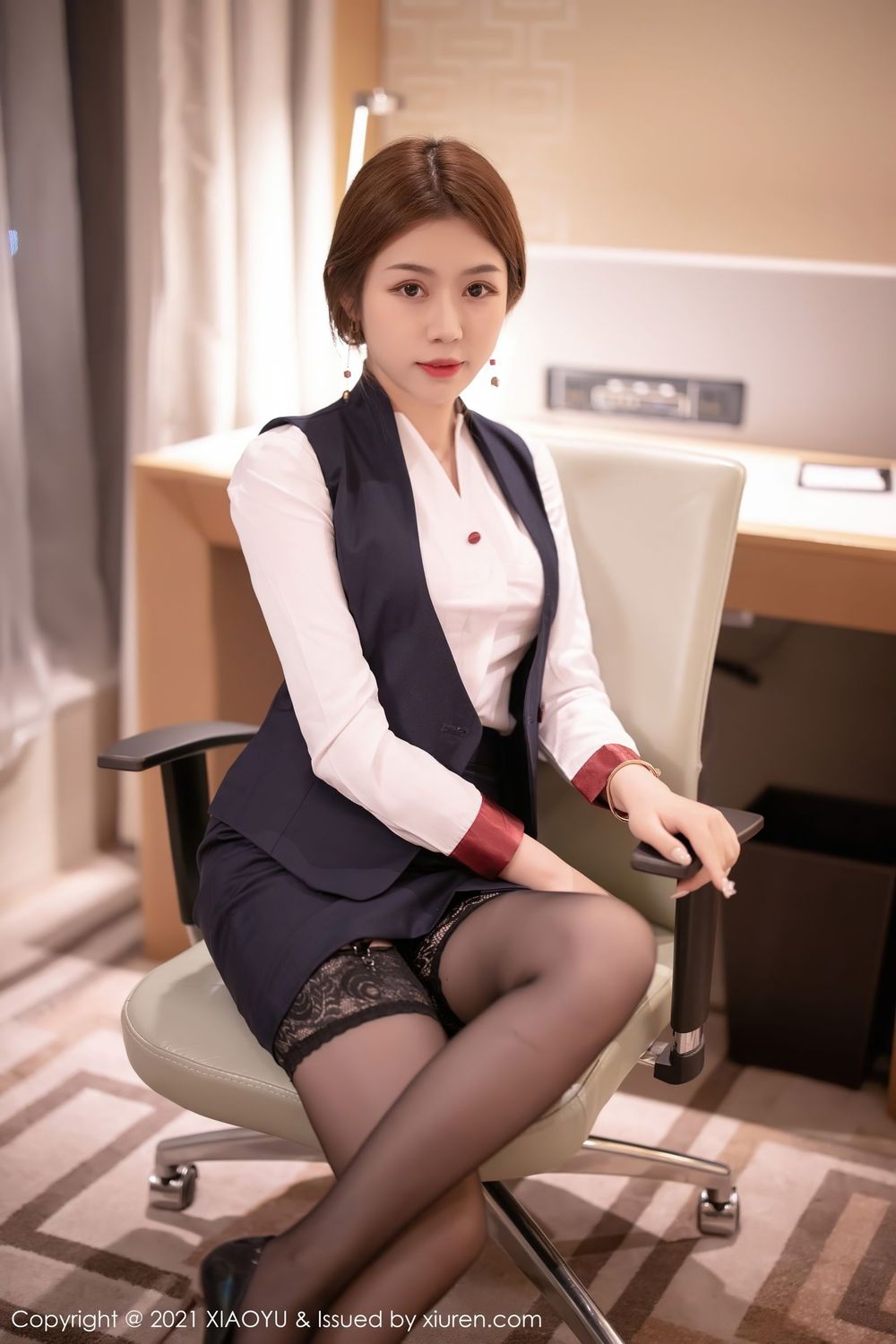 [XIAOYU语画界] 美女模特梦梵 - 黑丝美腿经典空乘制服系列写真 No.449