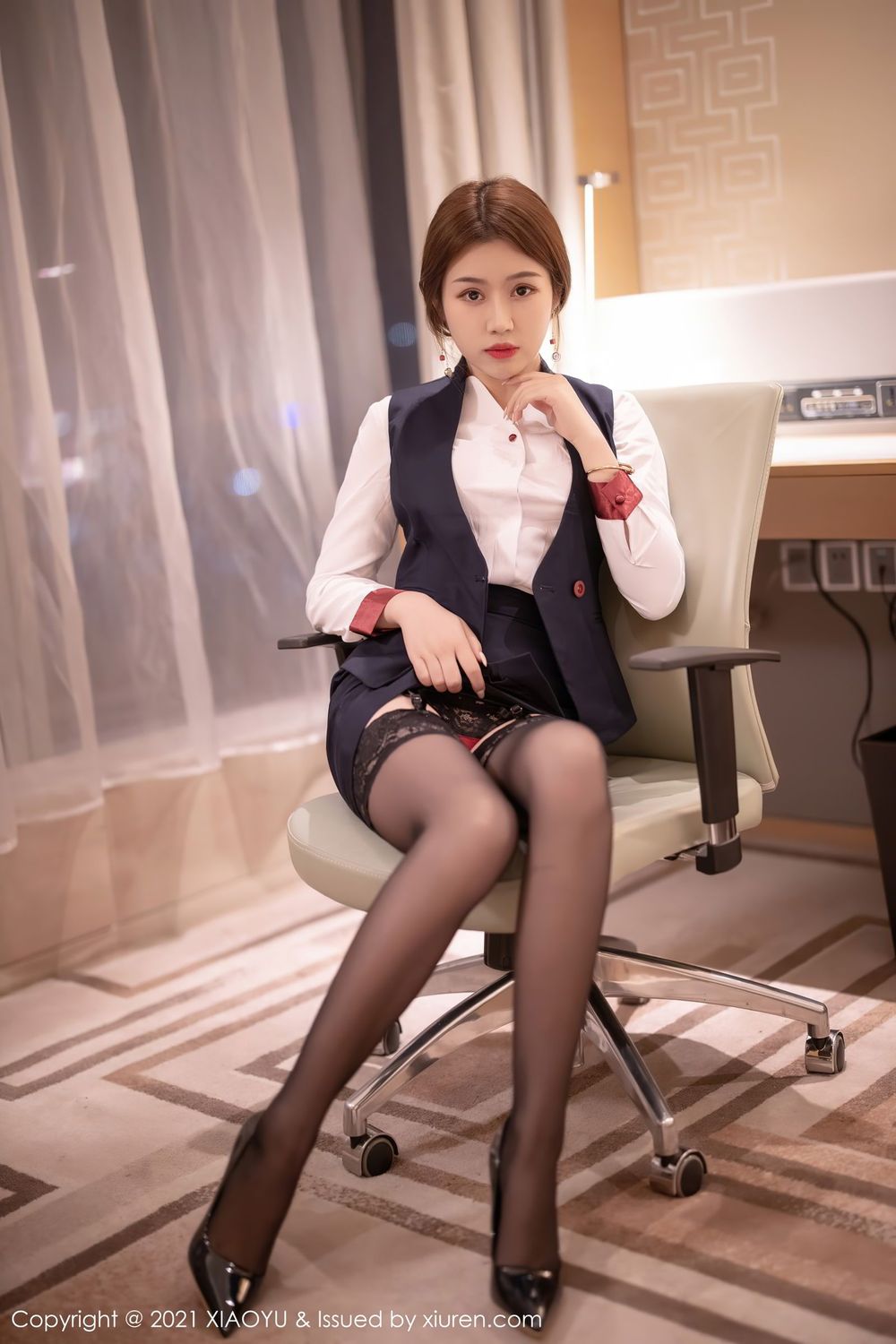 [XIAOYU语画界] 美女模特梦梵 - 黑丝美腿经典空乘制服系列写真 No.449