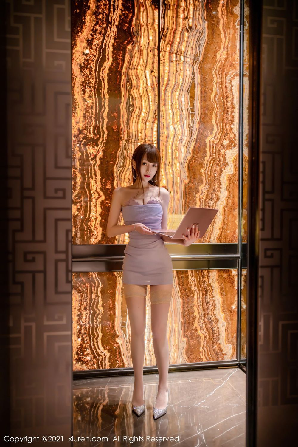 [XiuRen秀人网] 新人妹子星小兔Meetu - 丝袜美腿娇小可人首套写真 No.3025