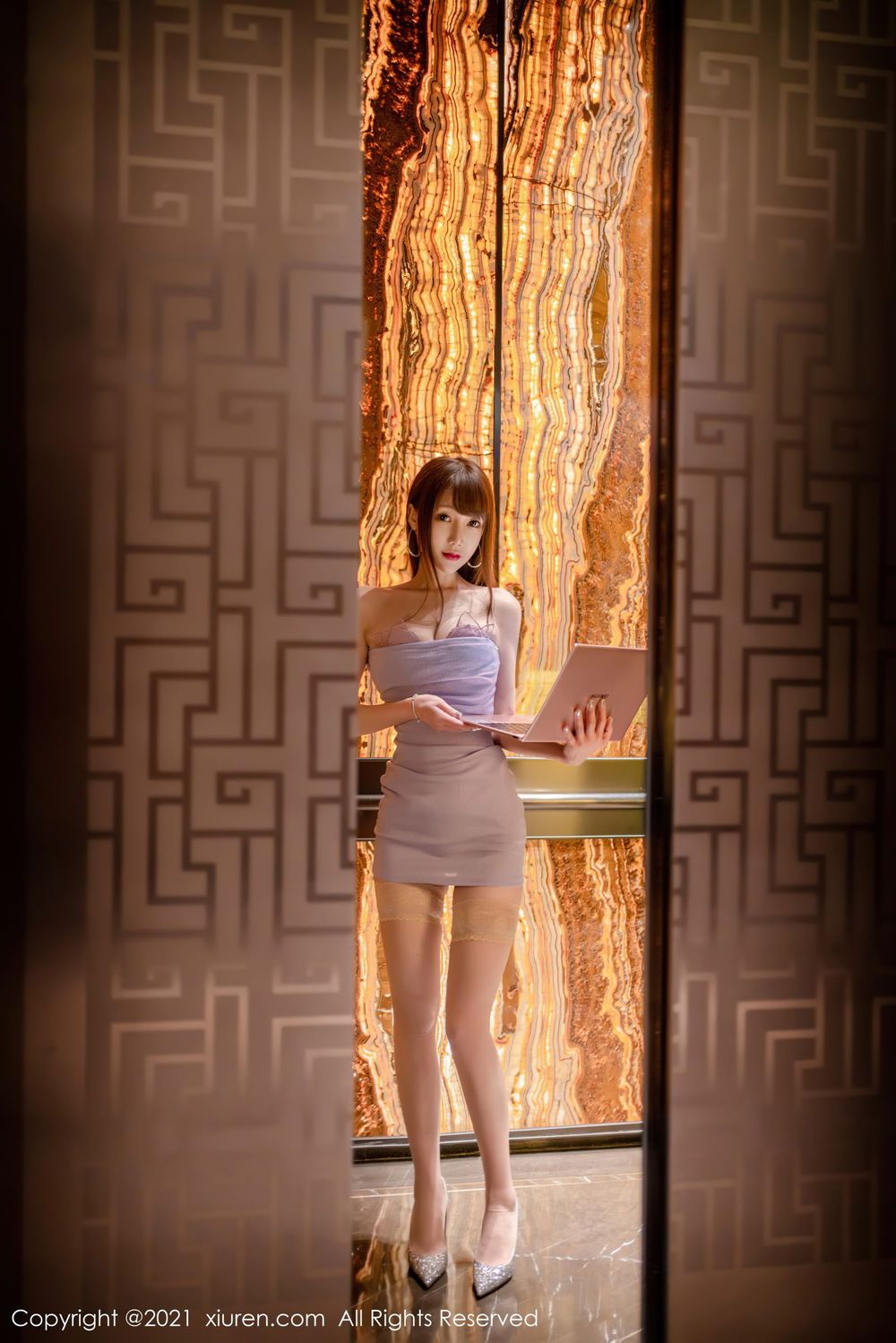 [XiuRen秀人网] 新人妹子星小兔Meetu - 丝袜美腿娇小可人首套写真 No.3025