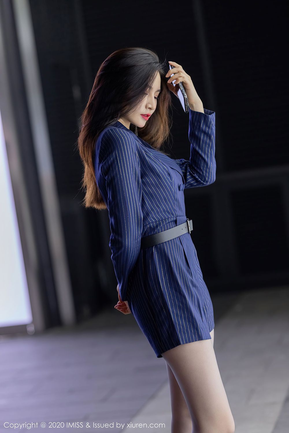 [IMiss爱蜜社] 新人模特Sia - 黑丝美腿情趣服饰都市丽人首套写真 Vol.522