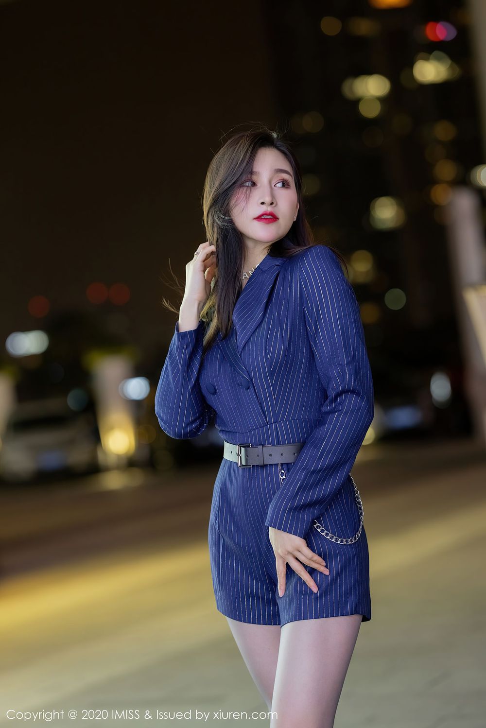 [IMiss爱蜜社] 新人模特Sia - 黑丝美腿情趣服饰都市丽人首套写真 Vol.522