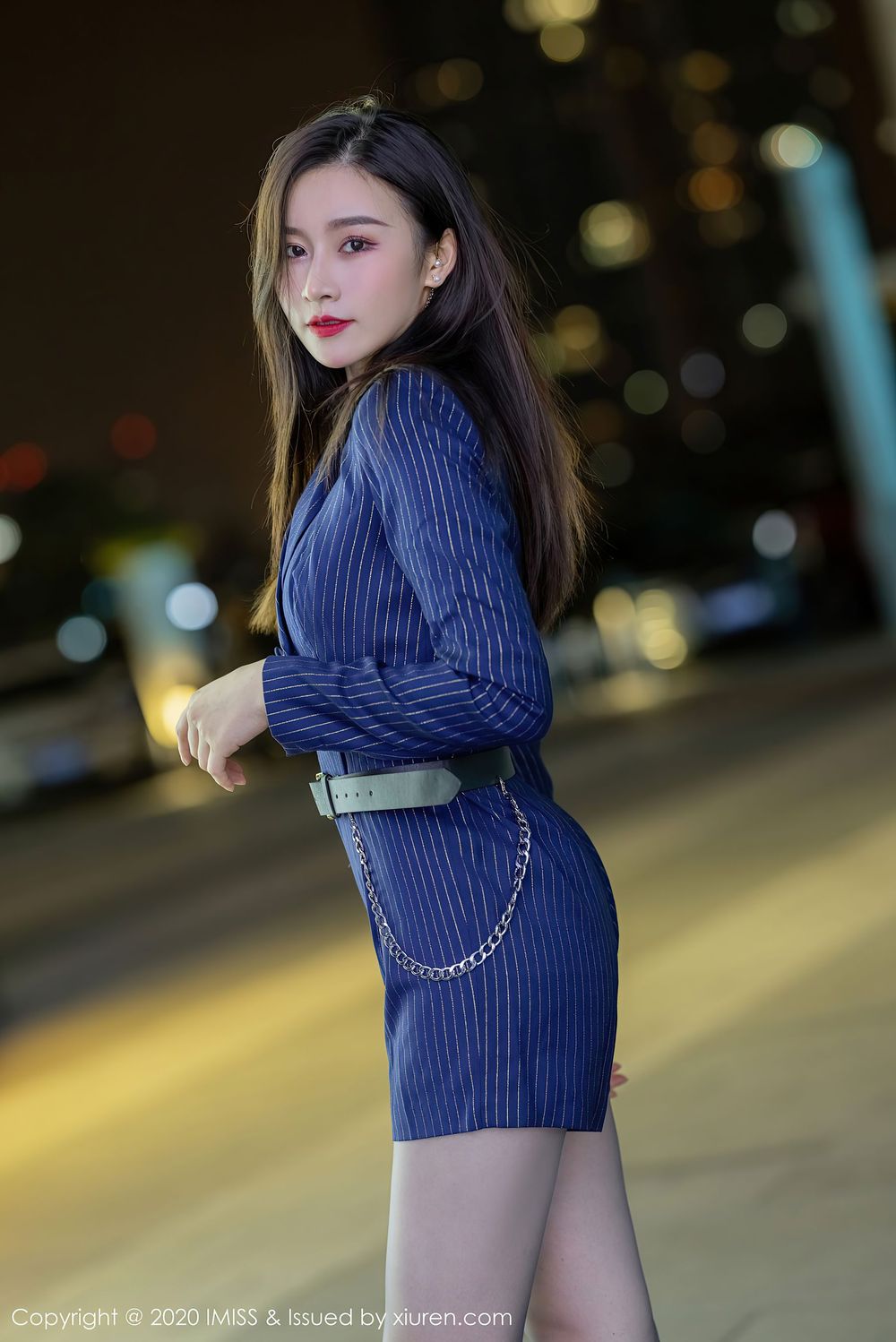 [IMiss爱蜜社] 新人模特Sia - 黑丝美腿情趣服饰都市丽人首套写真 Vol.522