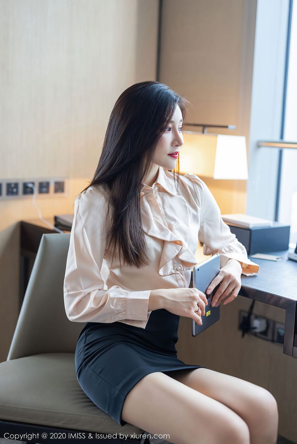 [IMiss爱蜜社] 气质美女Vanessa - 丝袜美腿职场OL制服系列写真 Vol.528