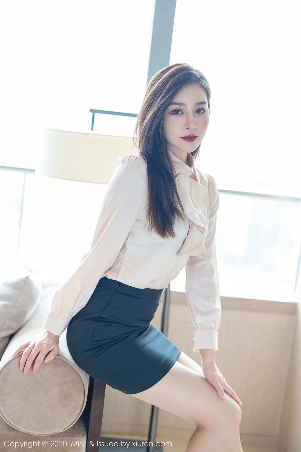 [IMiss爱蜜社] 气质美女Vanessa - 丝袜美腿职场OL制服系列写真 Vol.528