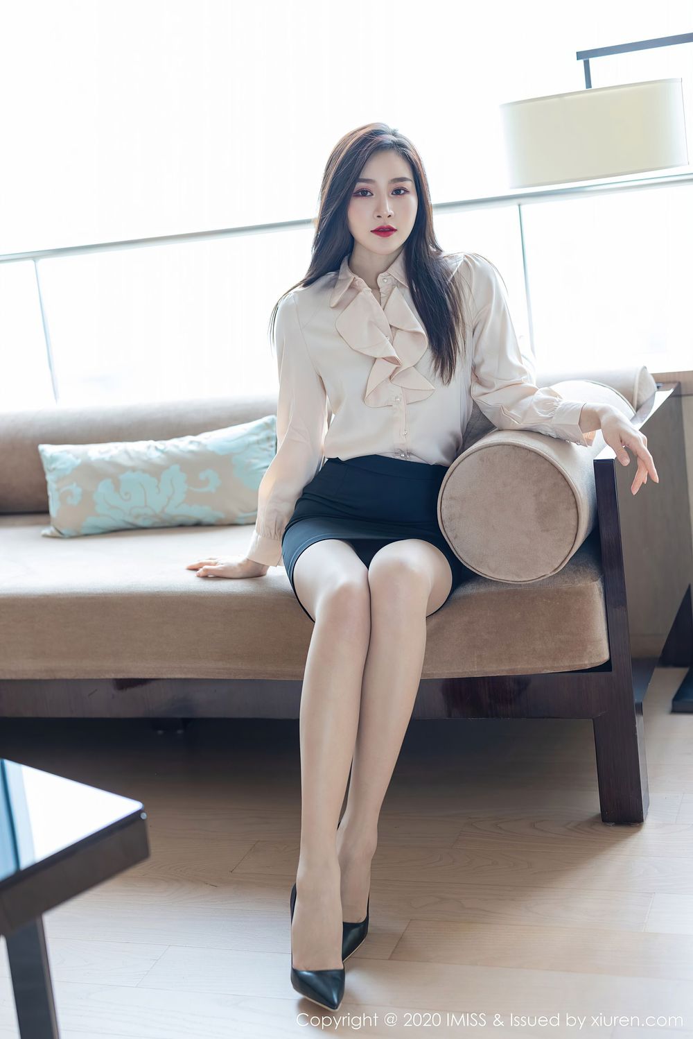 [IMiss爱蜜社] 气质美女Vanessa - 丝袜美腿职场OL制服系列写真 Vol.528