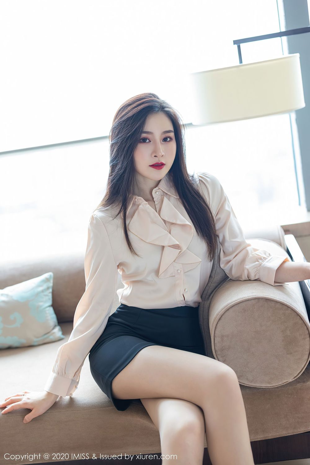 [IMiss爱蜜社] 气质美女Vanessa - 丝袜美腿职场OL制服系列写真 Vol.528