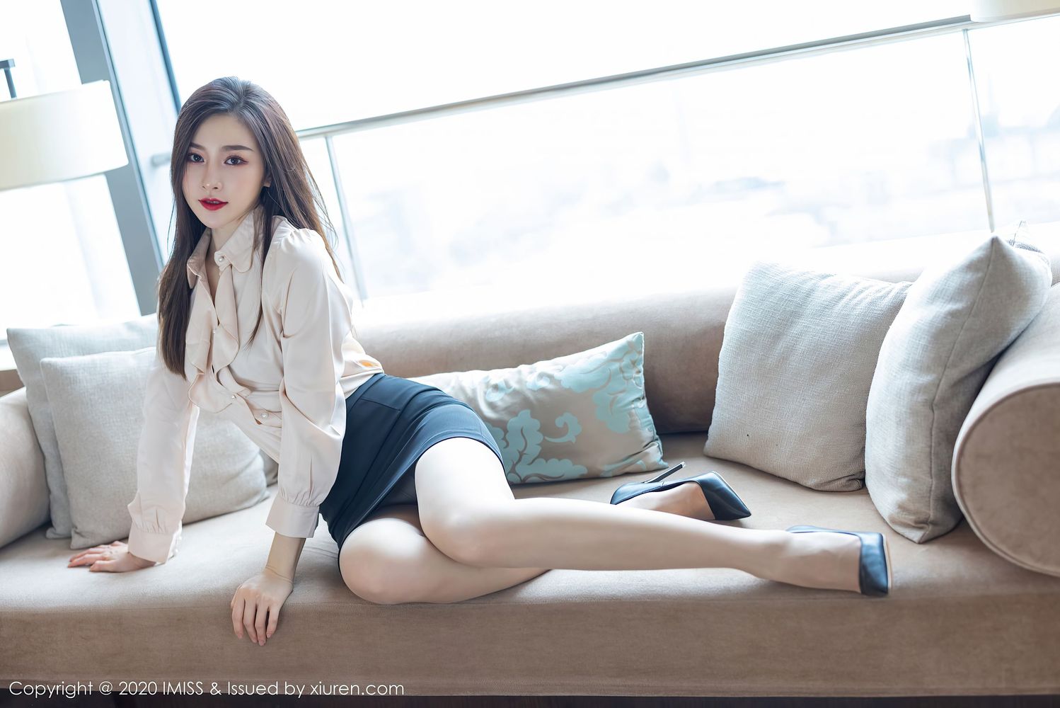 [IMiss爱蜜社] 气质美女Vanessa - 丝袜美腿职场OL制服系列写真 Vol.528