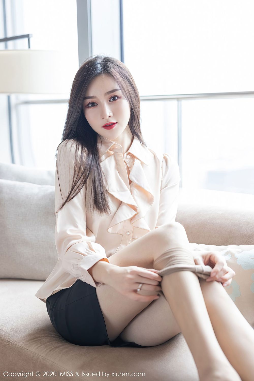 [IMiss爱蜜社] 气质美女Vanessa - 丝袜美腿职场OL制服系列写真 Vol.528