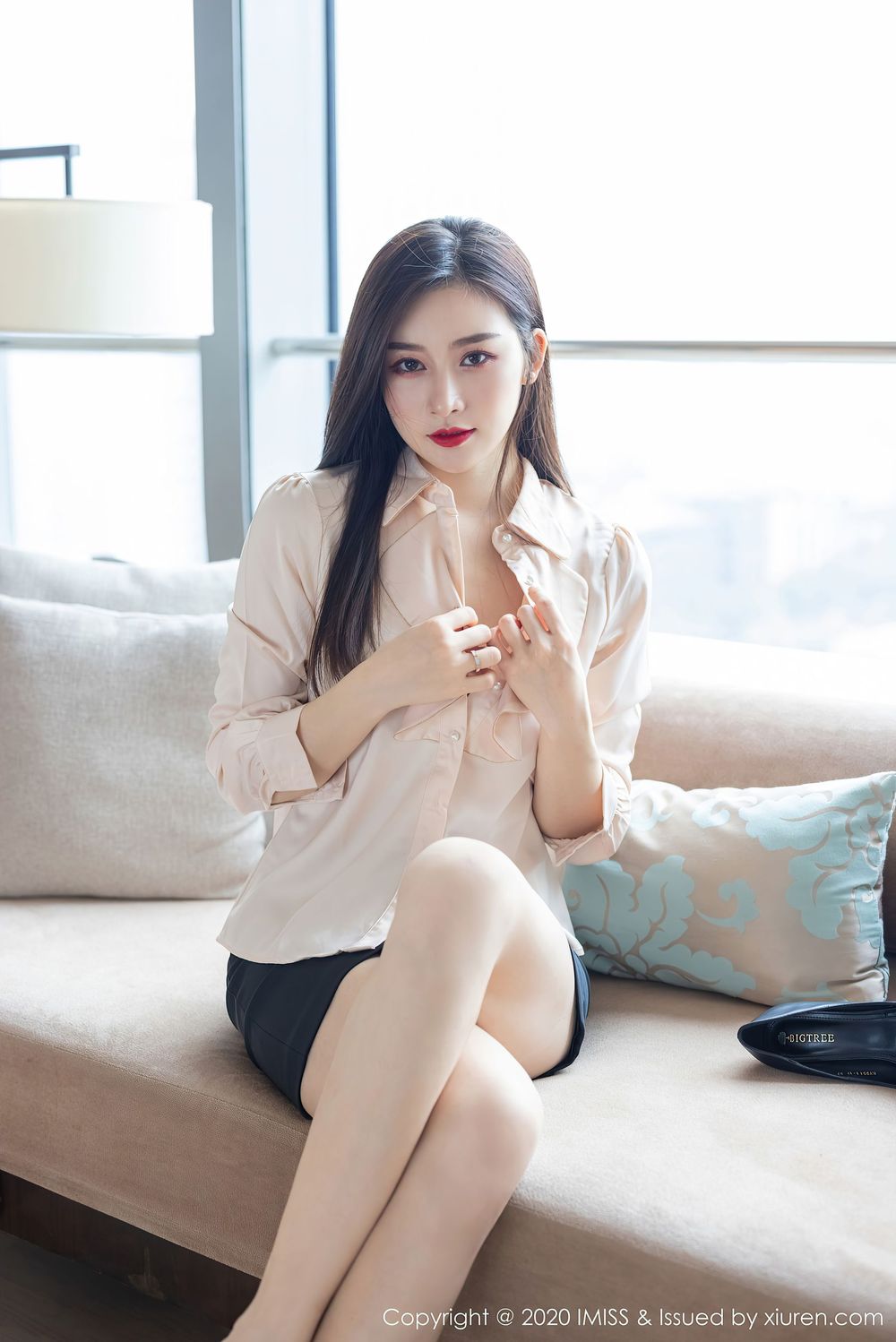 [IMiss爱蜜社] 气质美女Vanessa - 丝袜美腿职场OL制服系列写真 Vol.528