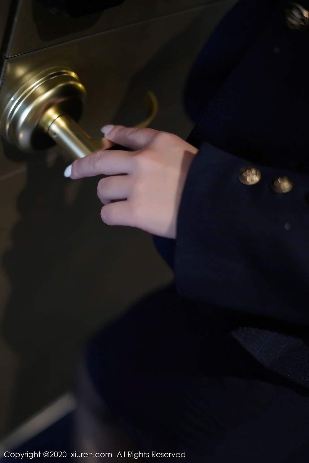 [XiuRen秀人网] 新人模特Isabelle贵贵 - 黑丝美腿职场OL首套写真 No.2889