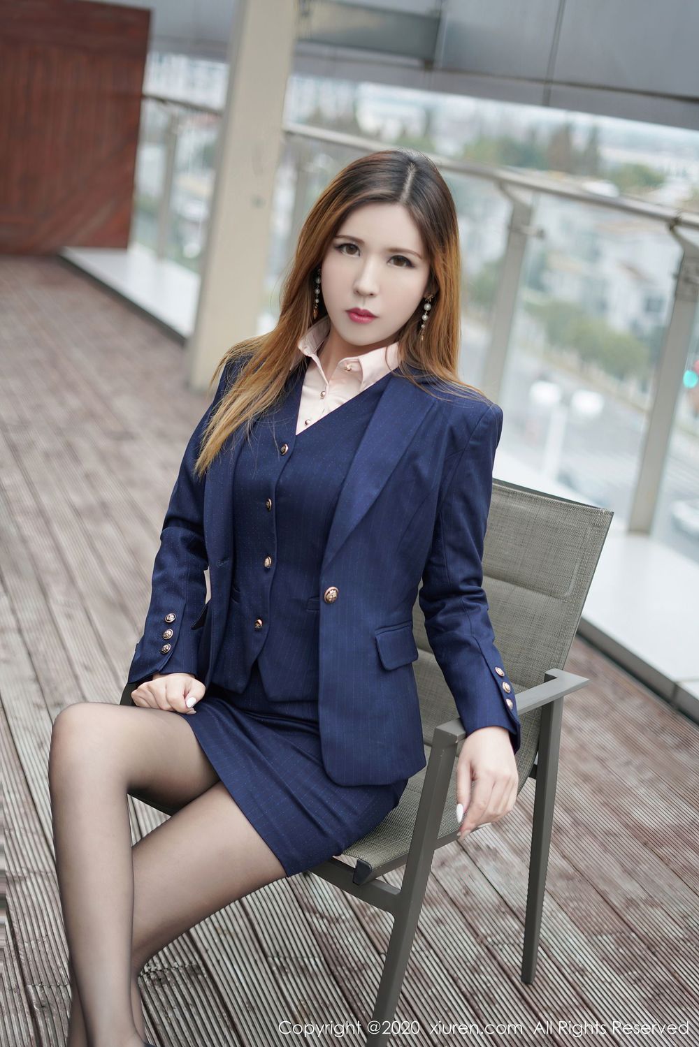 [XiuRen秀人网] 新人模特Isabelle贵贵 - 黑丝美腿职场OL首套写真 No.2889