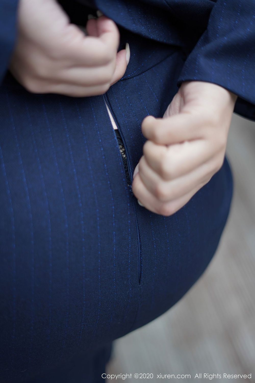 [XiuRen秀人网] 新人模特Isabelle贵贵 - 黑丝美腿职场OL首套写真 No.2889