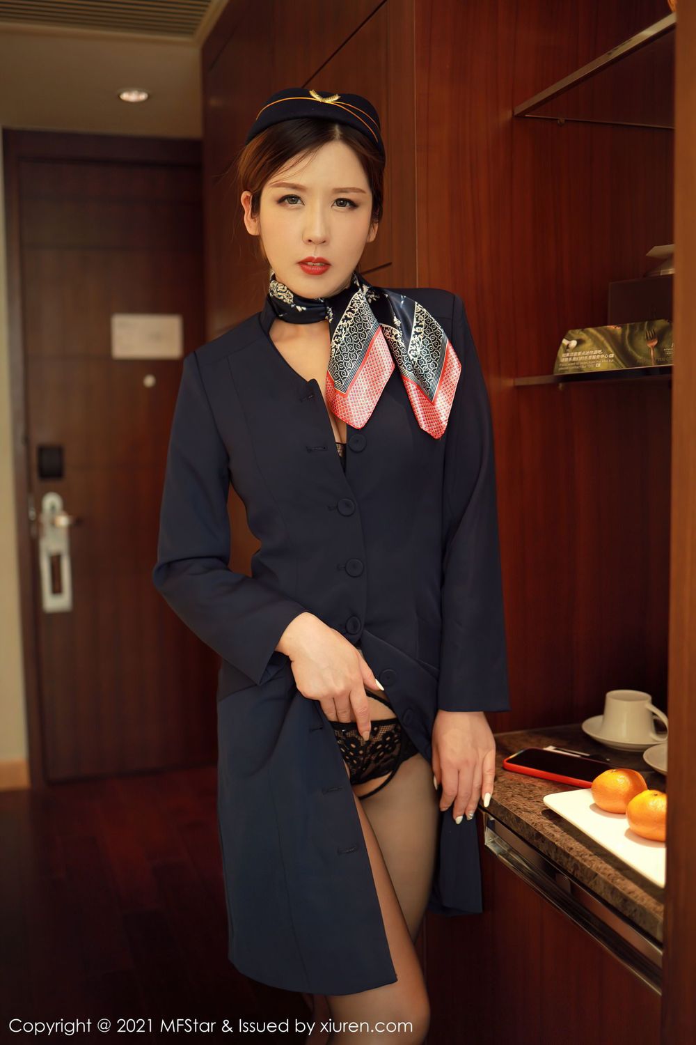 [MFStar模范学院] 美女模特Isabelle贵贵 - 黑色空乘职业制服性感写真 VOL.437