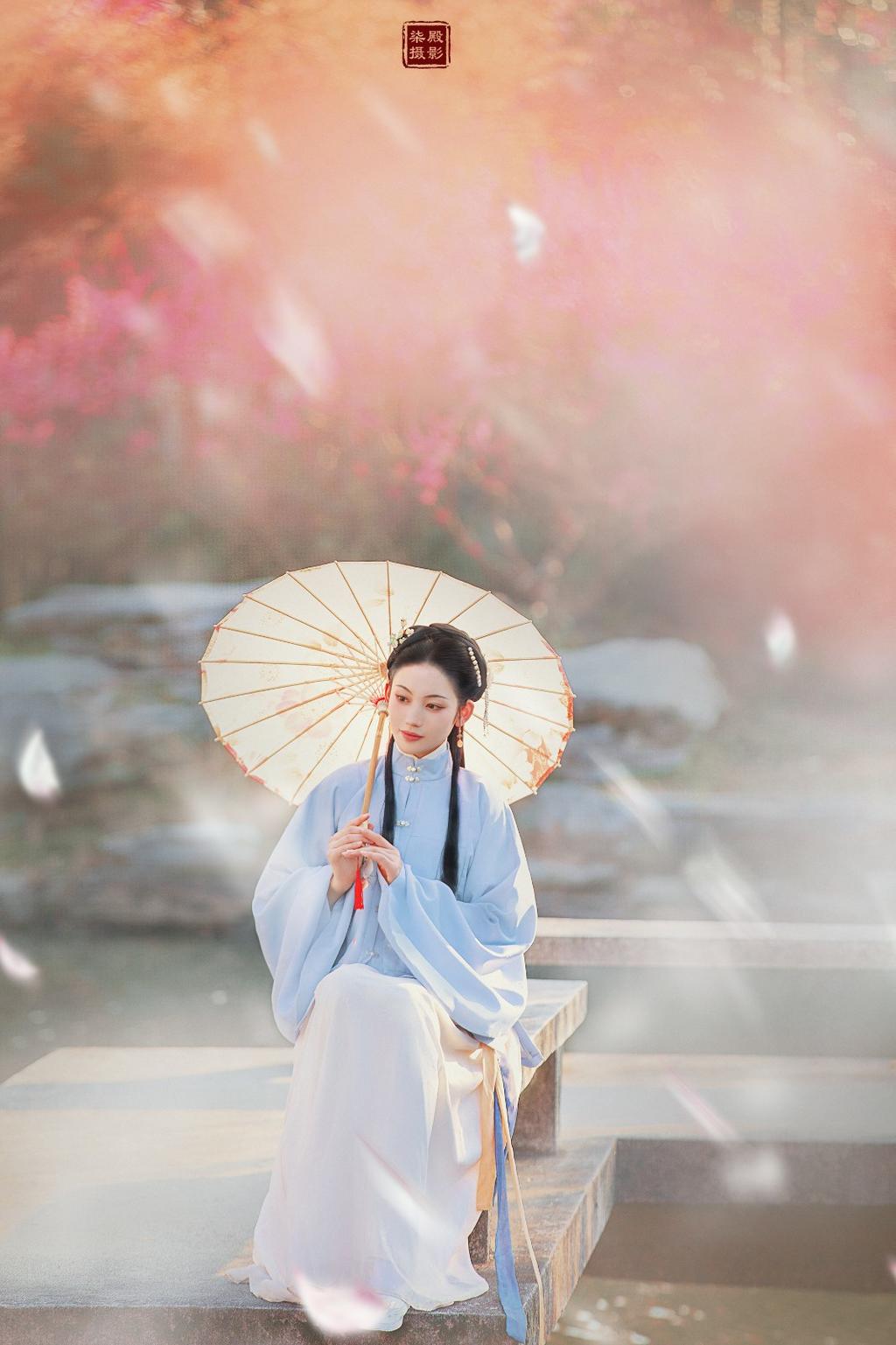 端庄典雅古装美女唯美古风摄影