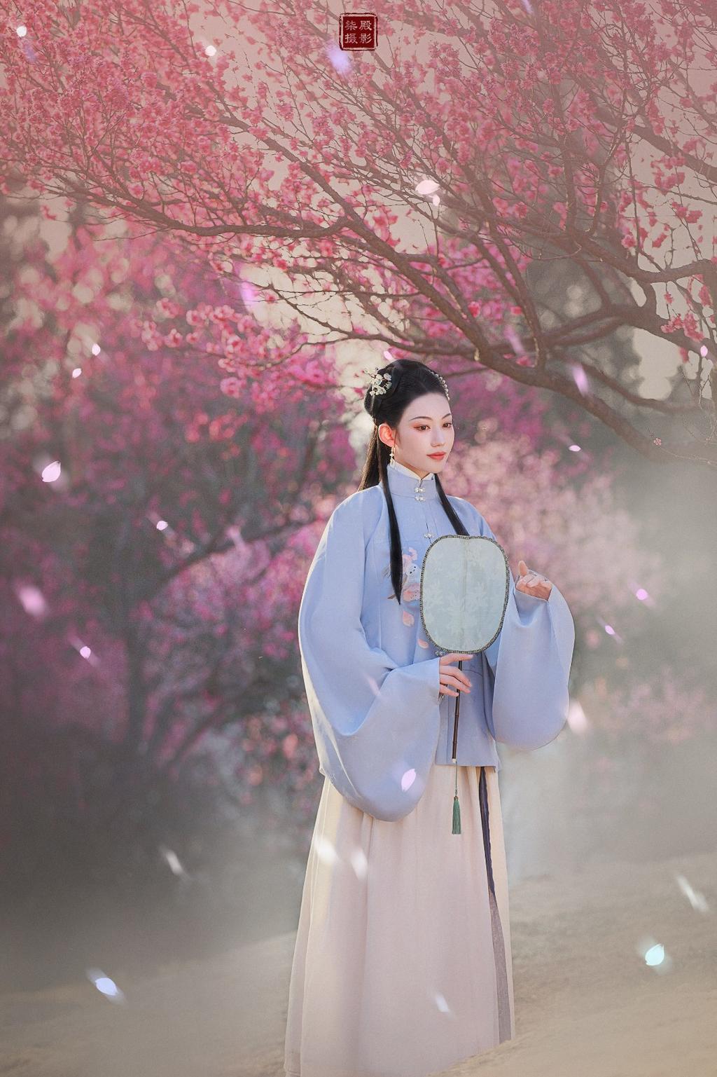 端庄典雅古装美女唯美古风摄影