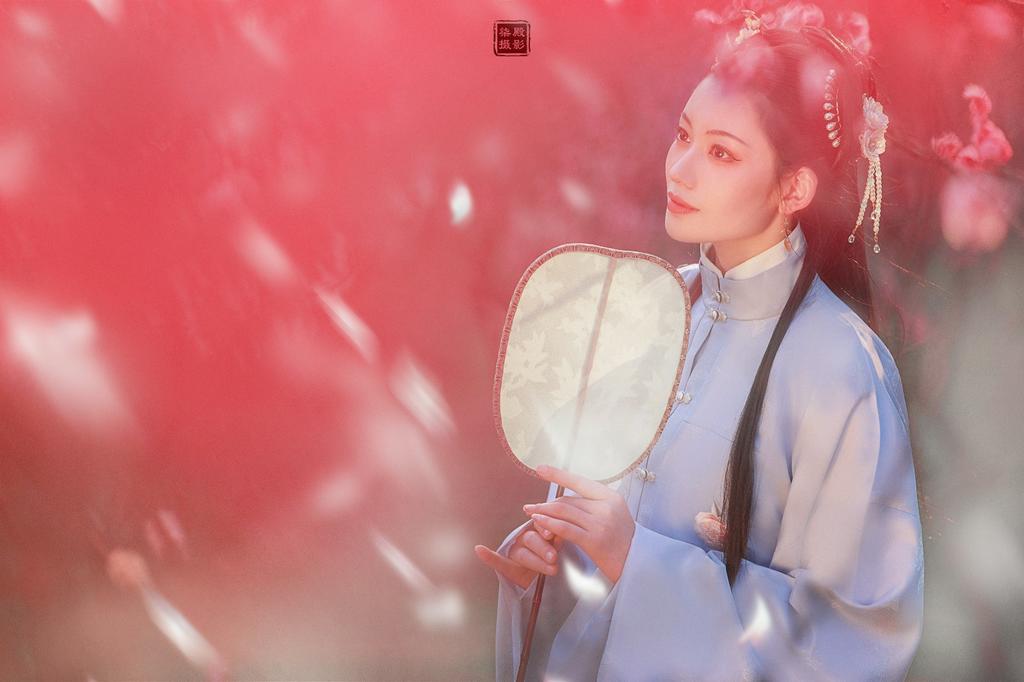 端庄典雅古装美女唯美古风摄影