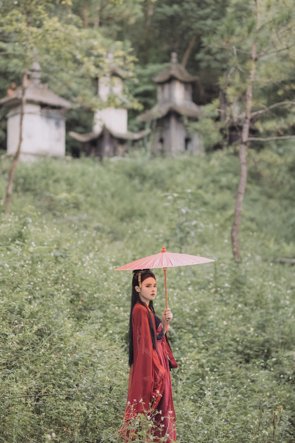 红装美女长发及腰美艳动人私拍