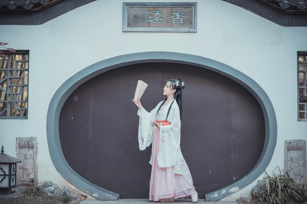 汉服美女饱读诗书气质文雅写真