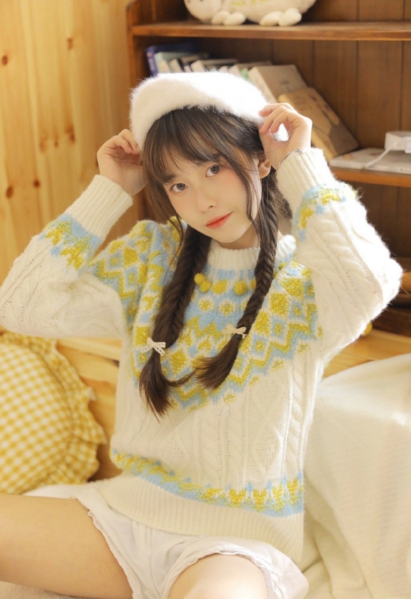 贝雷帽美眉韩式麻花辫私房写真