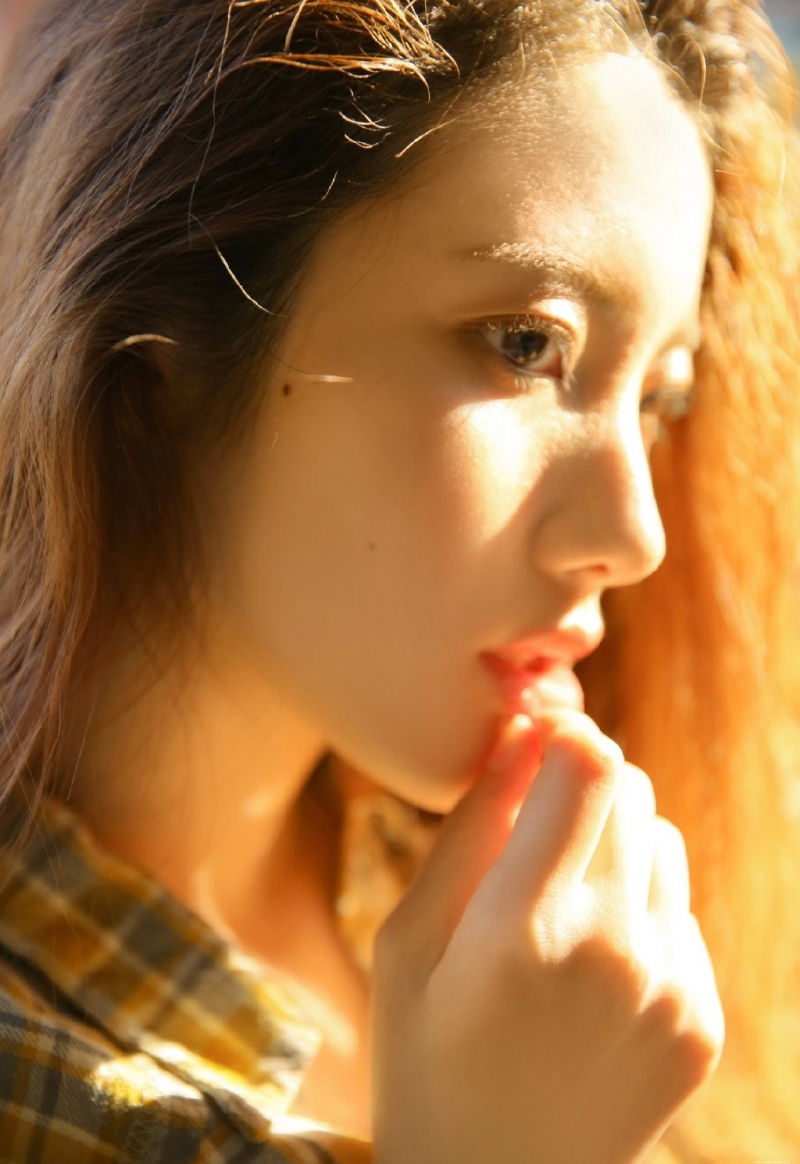 阳光下的金发女郎青春靓丽套图