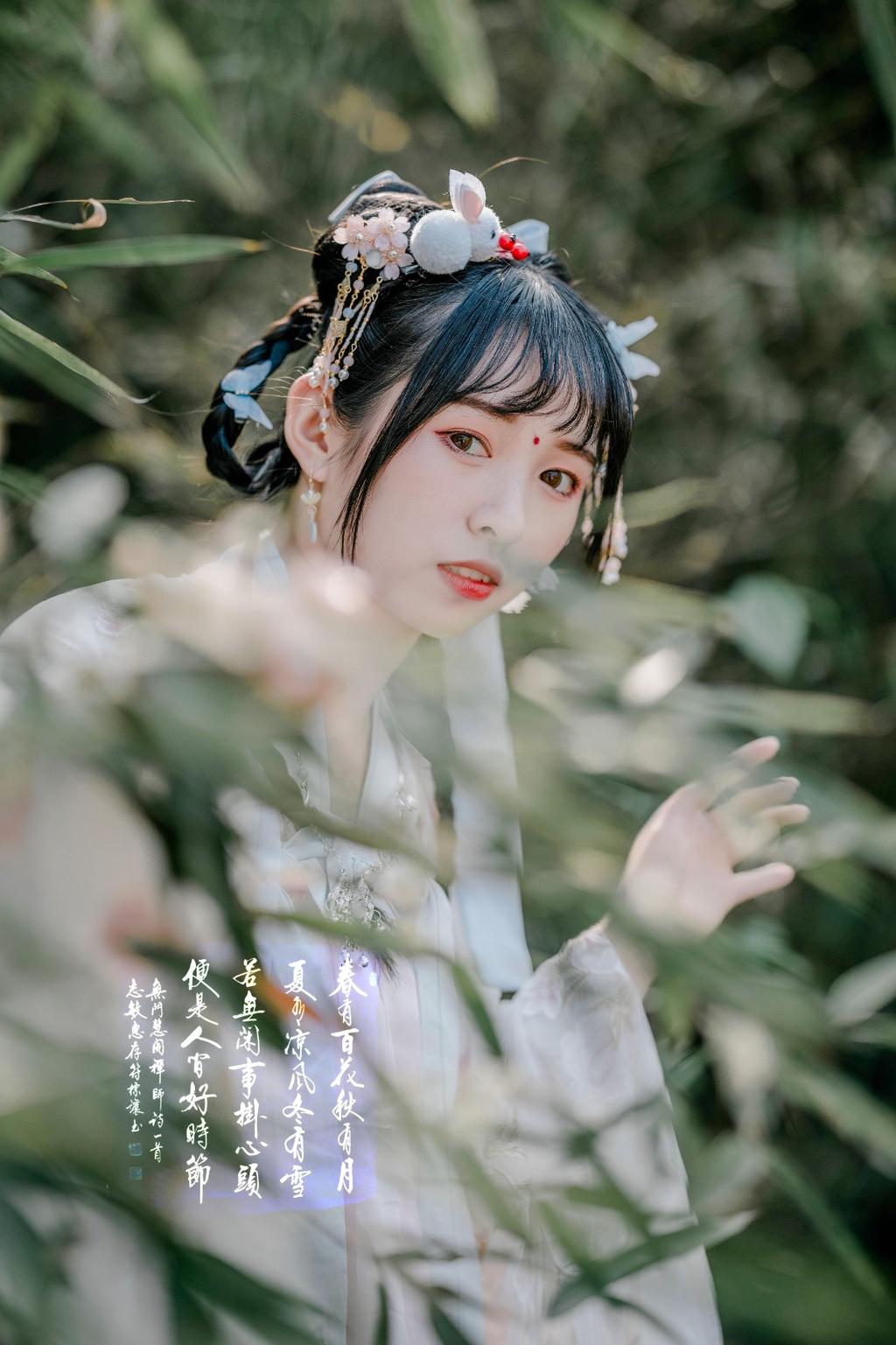 古装美女面若桃花身似扶柳图片