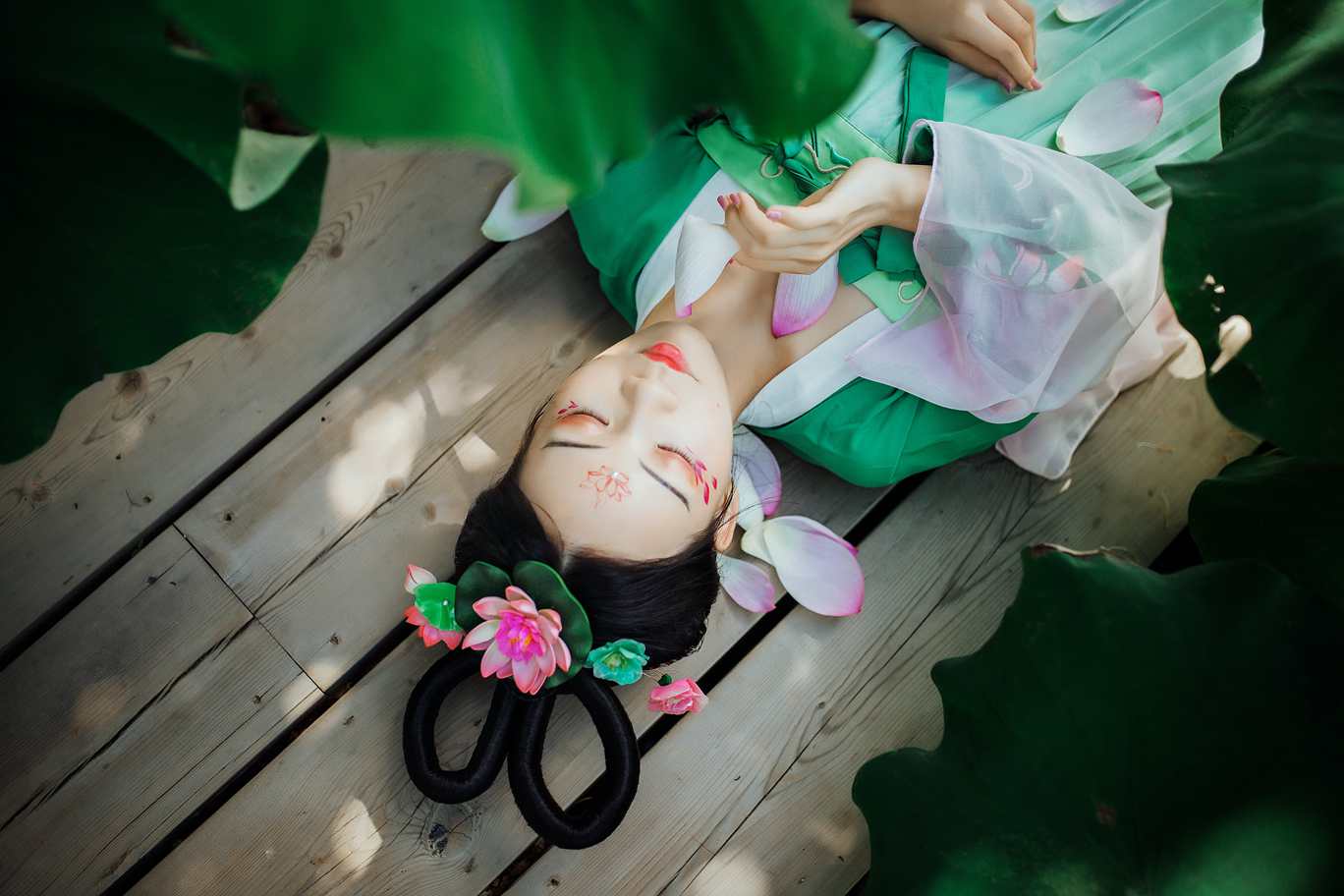 汉服美女荷塘月色唯美古装摄影