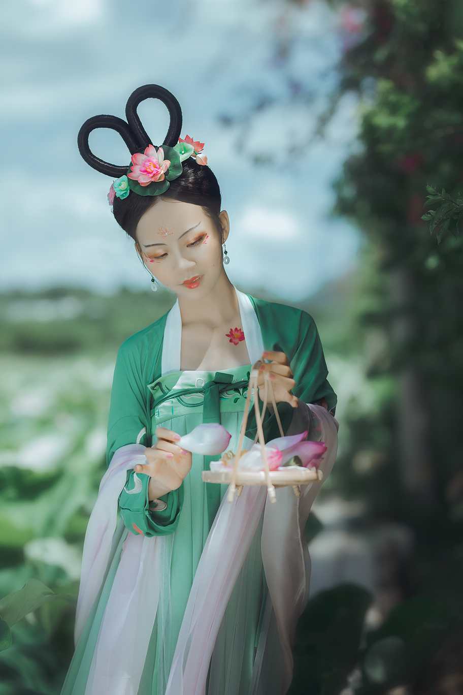 汉服美女荷塘月色唯美古装摄影