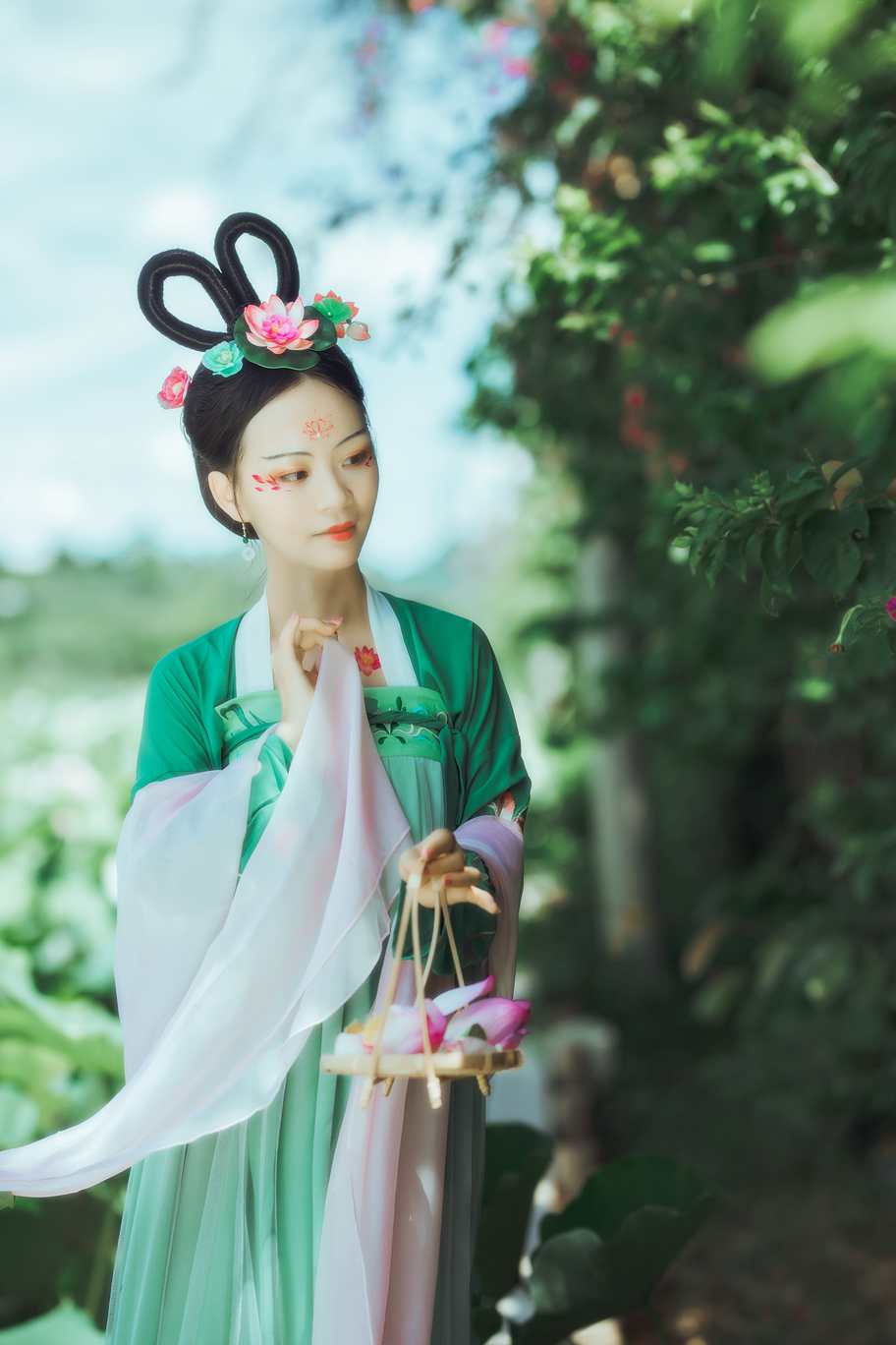 汉服美女荷塘月色唯美古装摄影