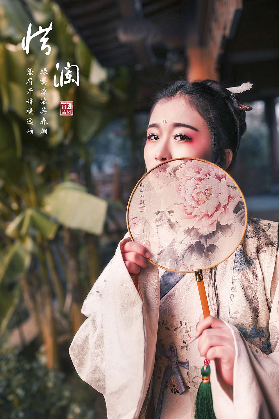 典雅娴静汉服美女步步生莲写真