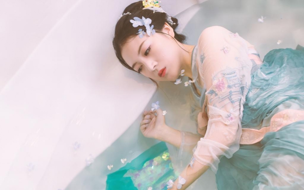 古装美女湿身诱惑唯美迷人写真