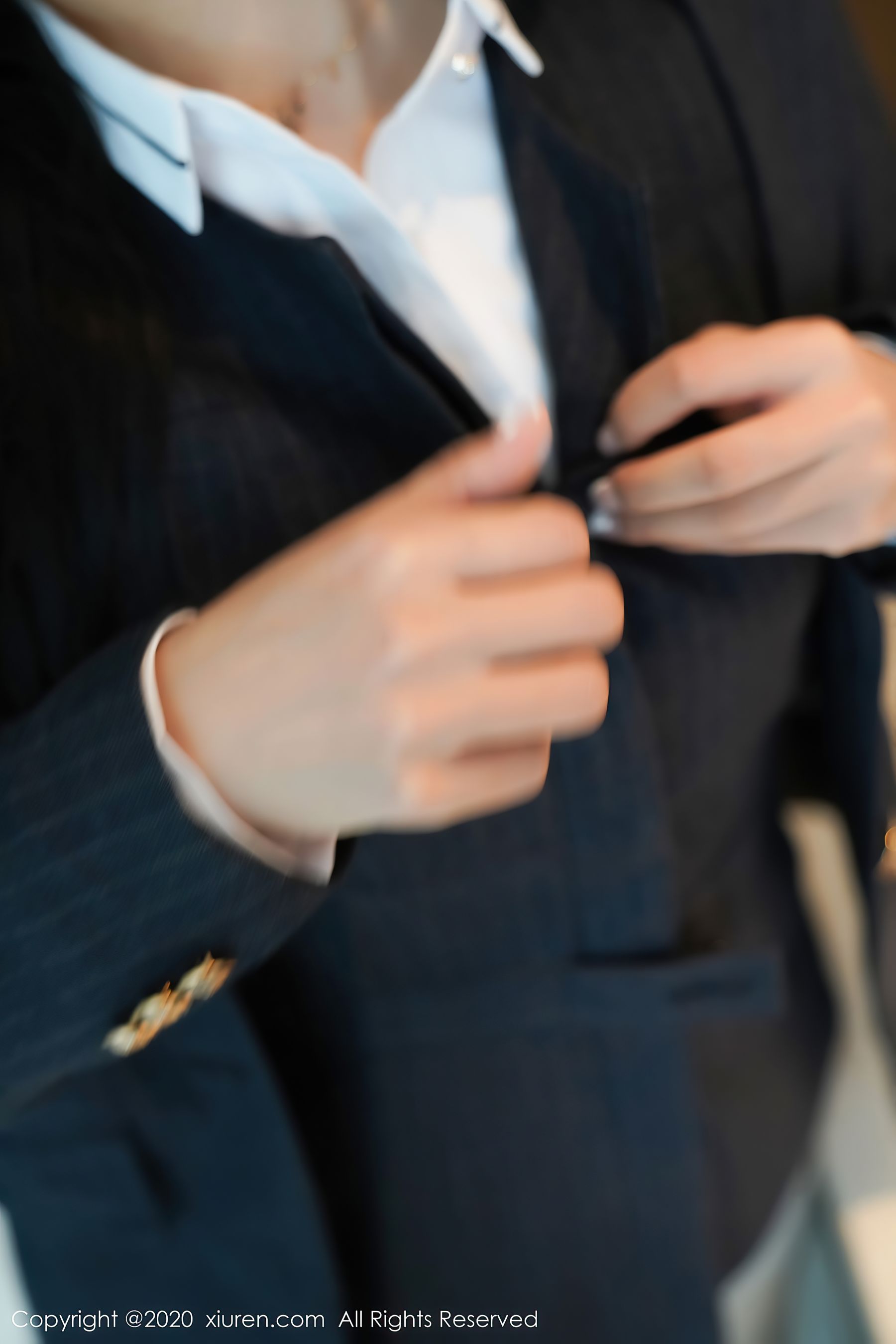 [秀人XiuRen] No.2564 小蛮妖Yummy - 经典的职场白衬衫黑短裙职业转系列