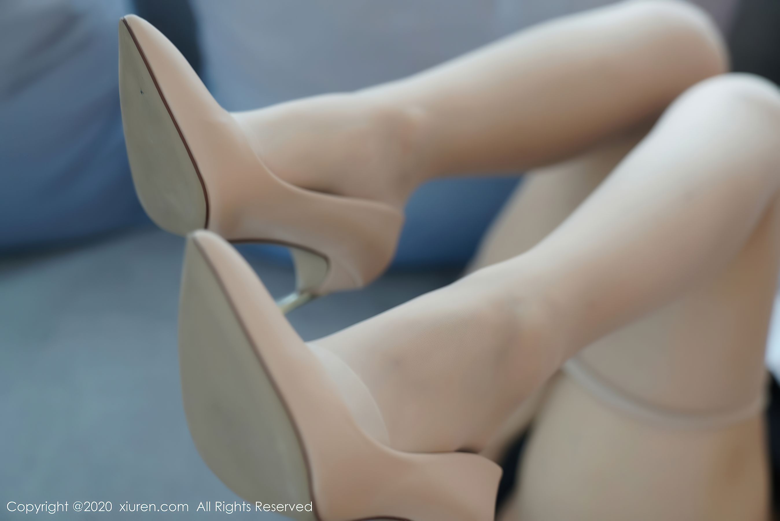 [秀人XiuRen] No.2564 小蛮妖Yummy - 经典的职场白衬衫黑短裙职业转系列