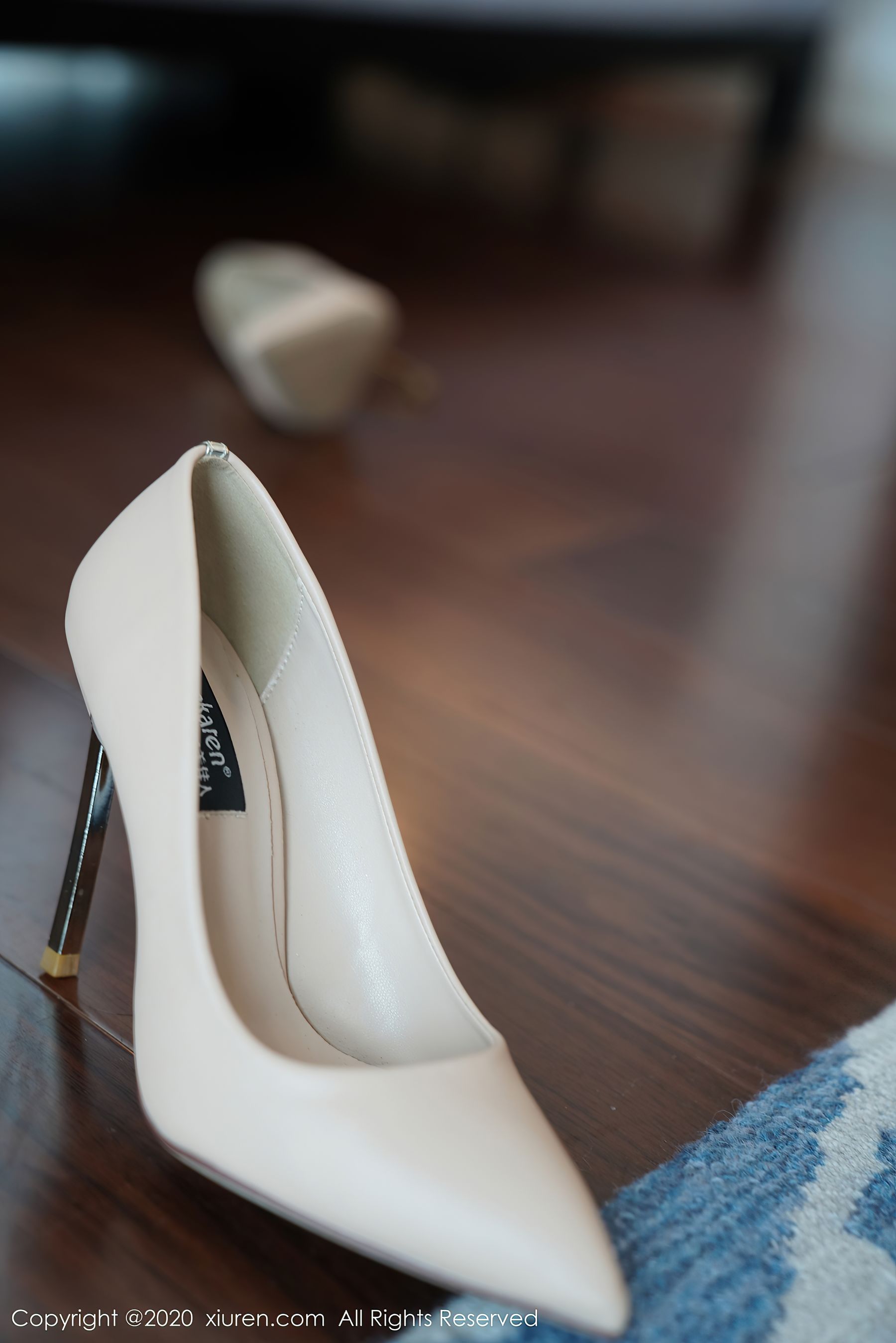 [秀人XiuRen] No.2564 小蛮妖Yummy - 经典的职场白衬衫黑短裙职业转系列