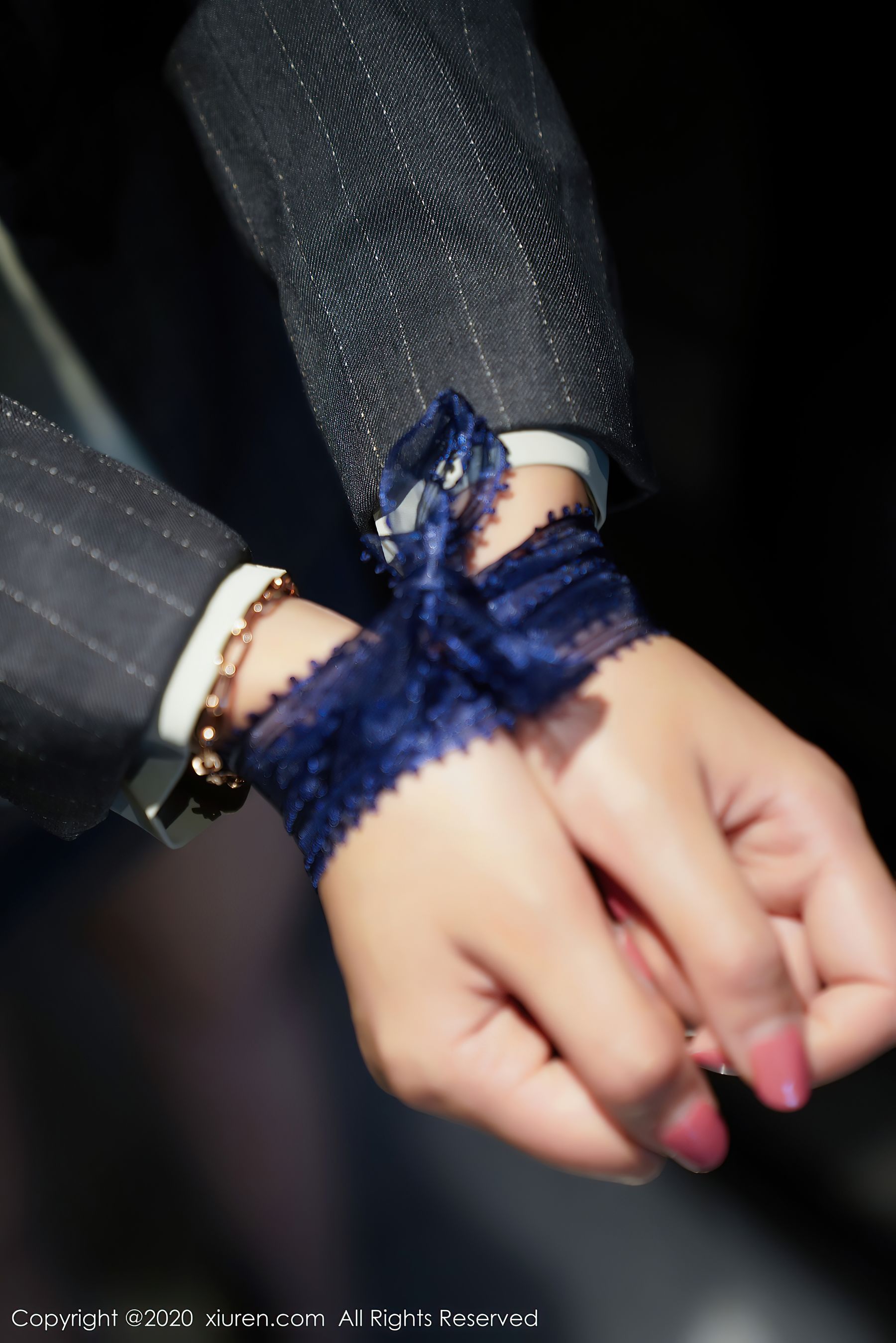 [秀人XiuRen] No.2579 模特@方子萱性感ol系列写真