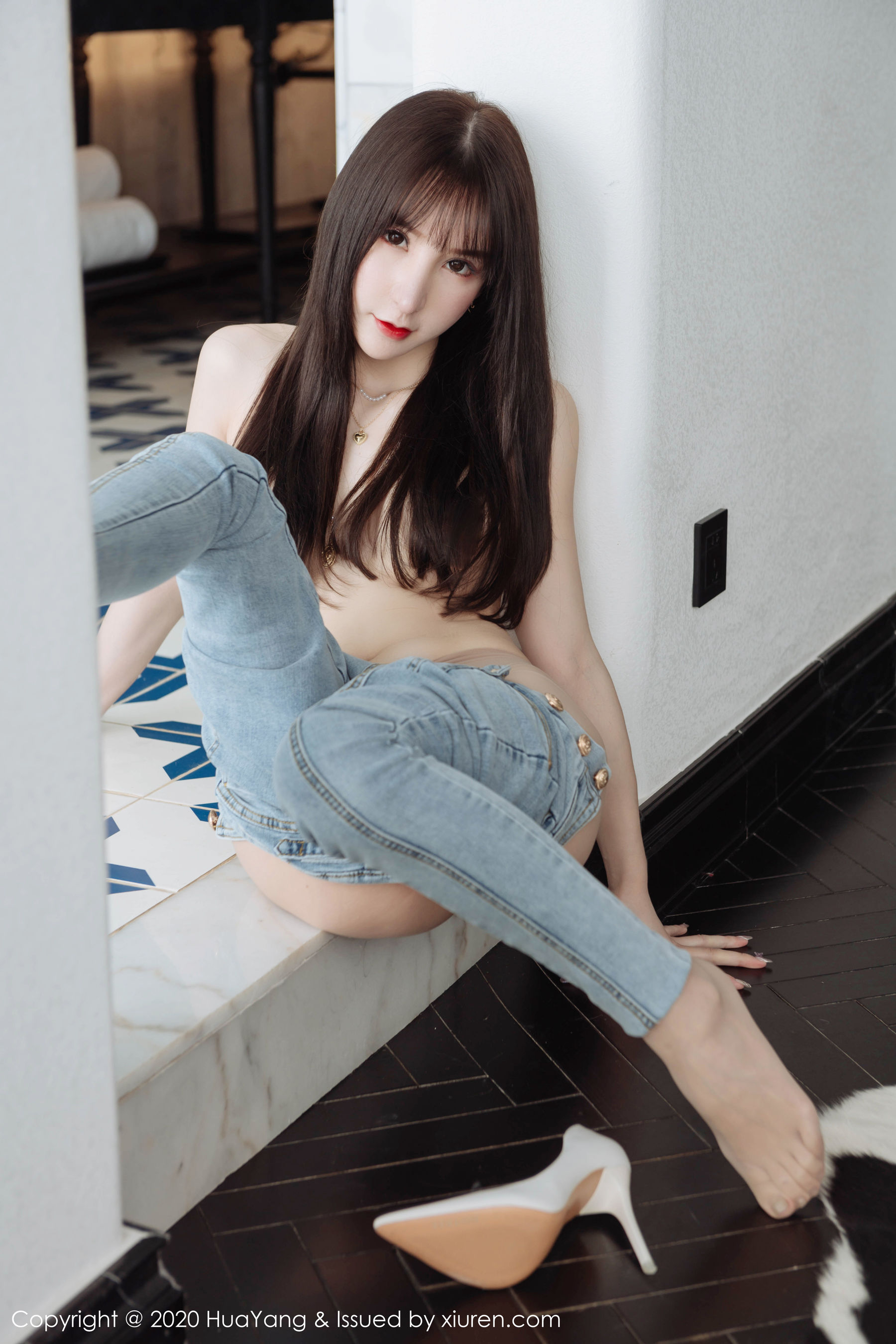 [花漾HuaYang] Vol.246 周于希Sandy 《牛仔裤与丝袜》 写真集