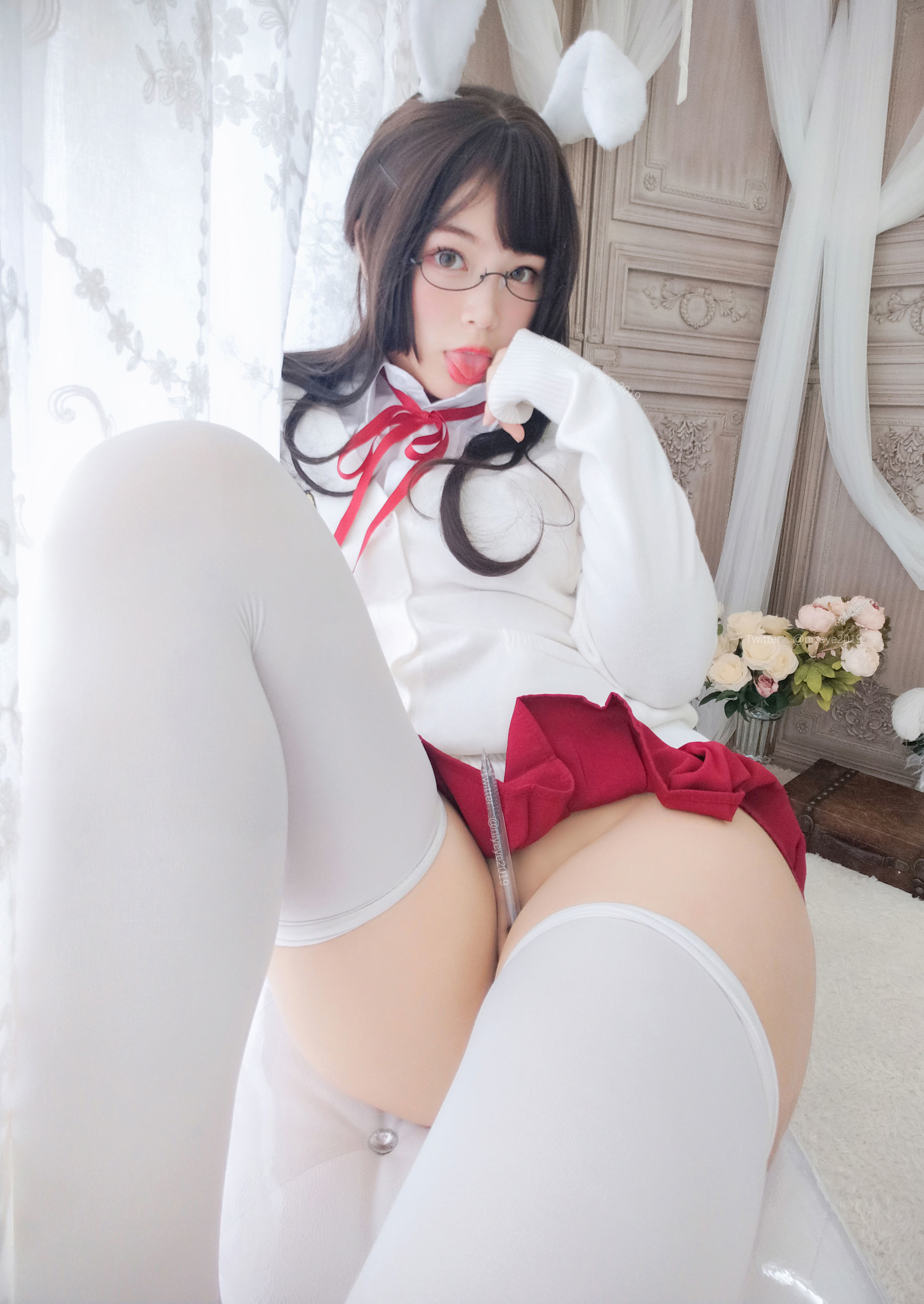 [网红COSER] 萌系小姐姐-白烨- - 发情期 写真集