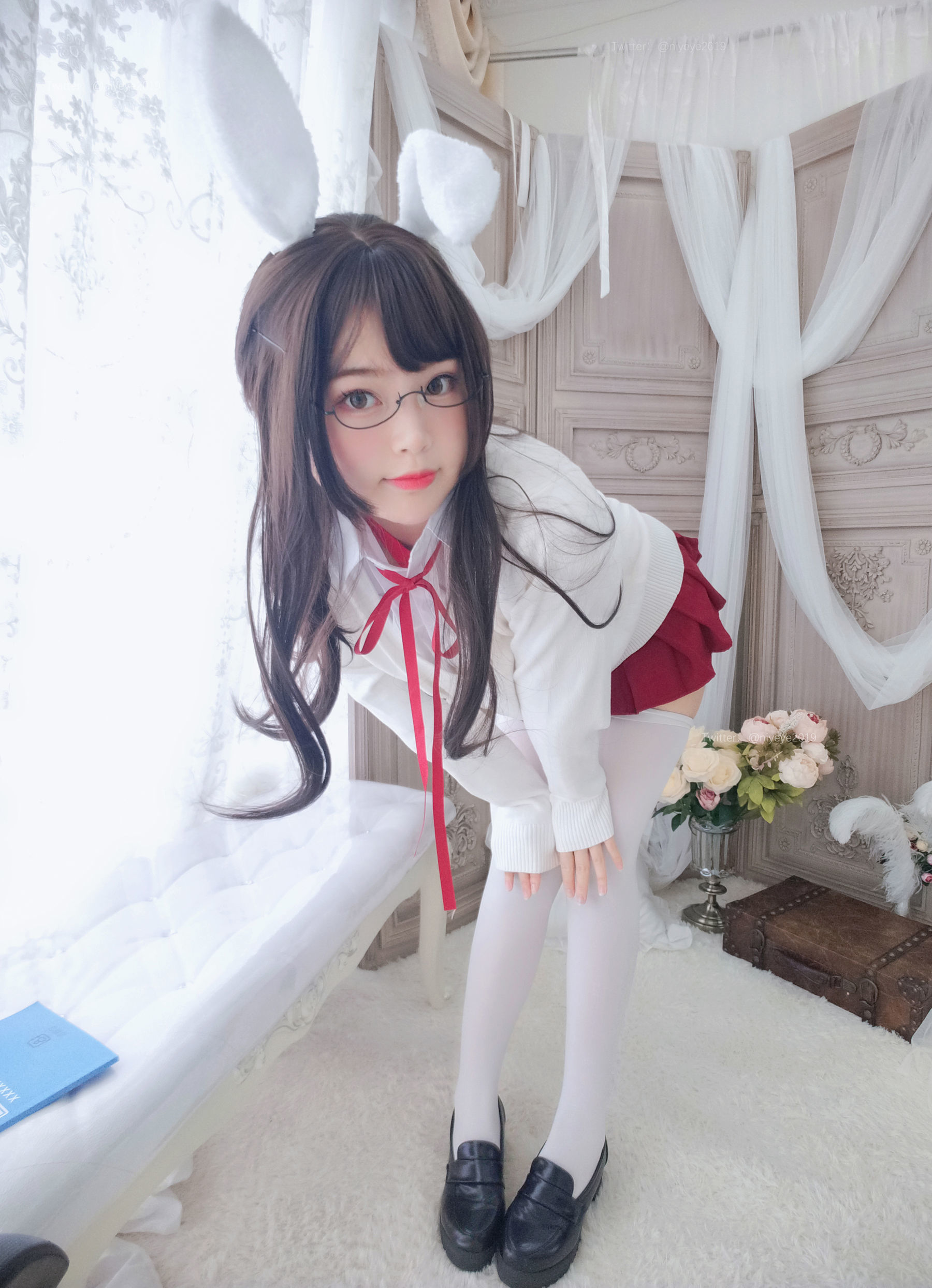 [网红COSER] 萌系小姐姐-白烨- - 发情期 写真集