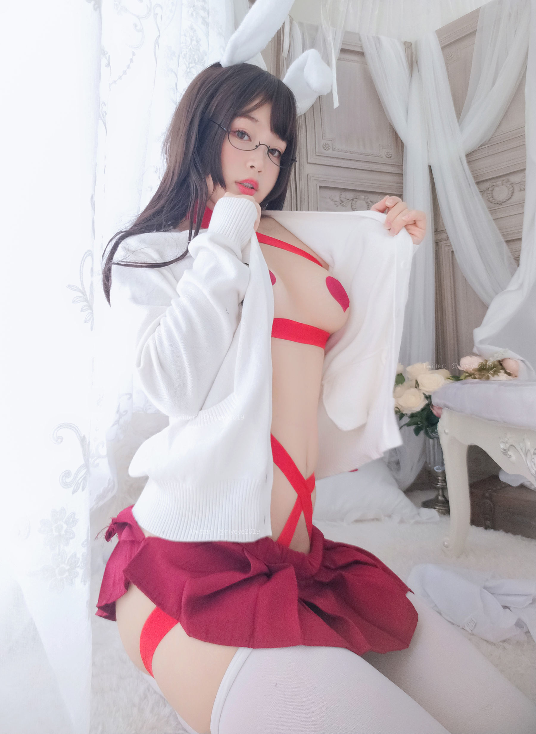 [网红COSER] 萌系小姐姐-白烨- - 发情期 写真集
