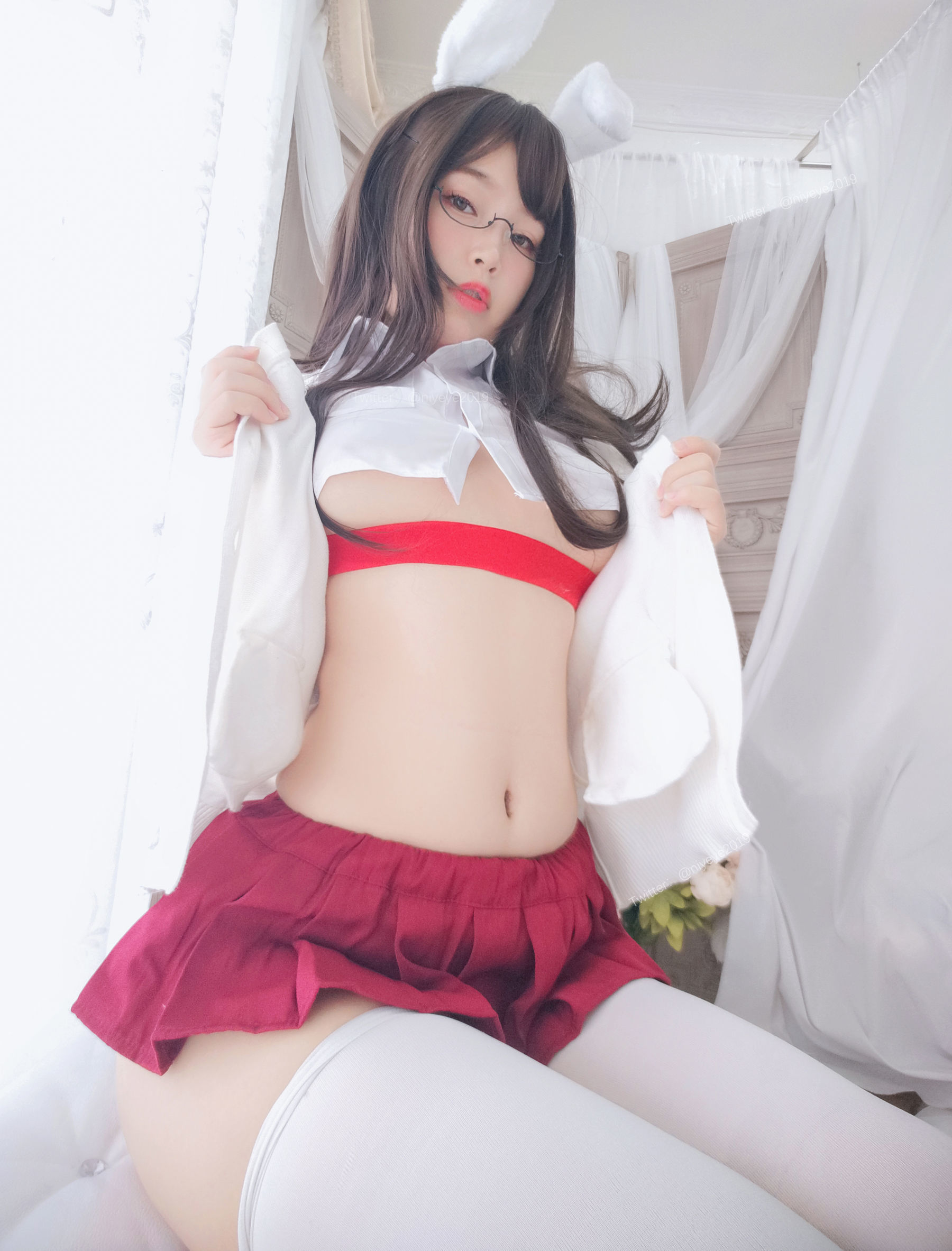 [网红COSER] 萌系小姐姐-白烨- - 发情期 写真集