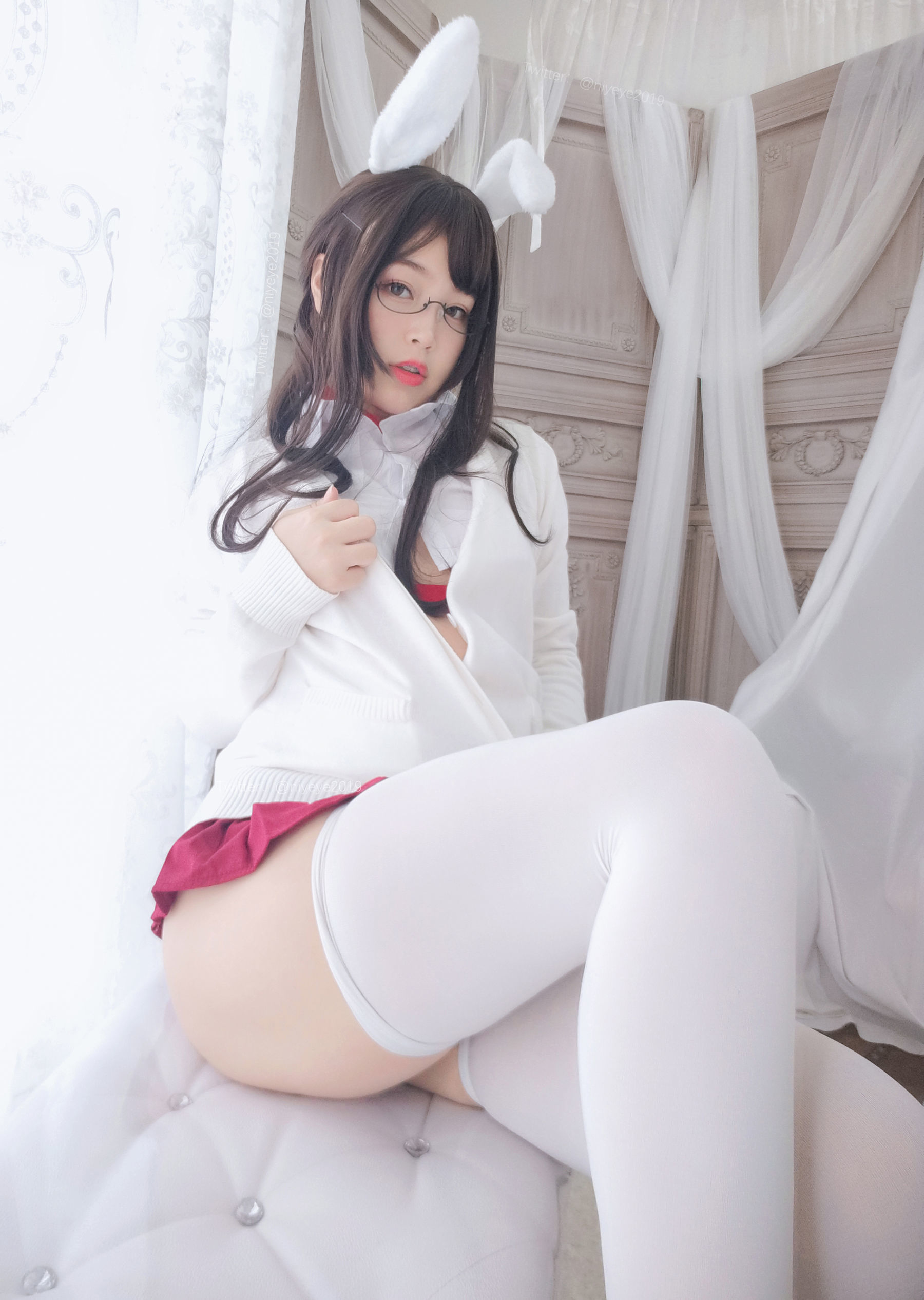 [网红COSER] 萌系小姐姐-白烨- - 发情期 写真集