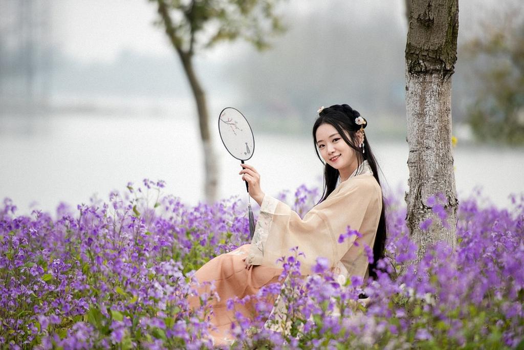 长发及腰古装美女唯美古风摄影