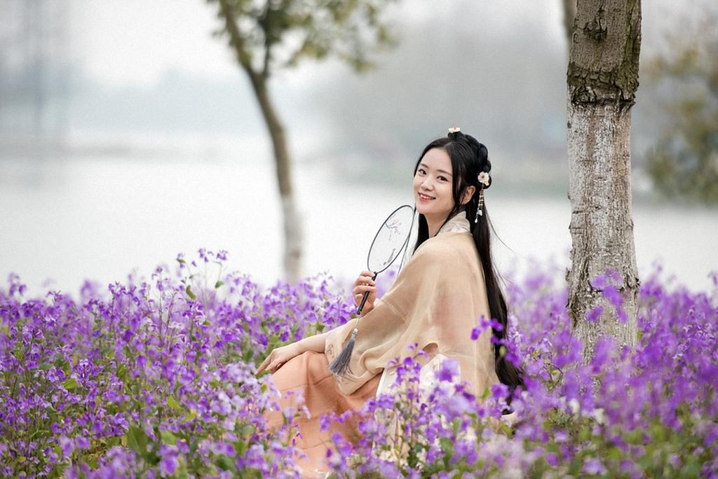 长发及腰古装美女唯美古风摄影