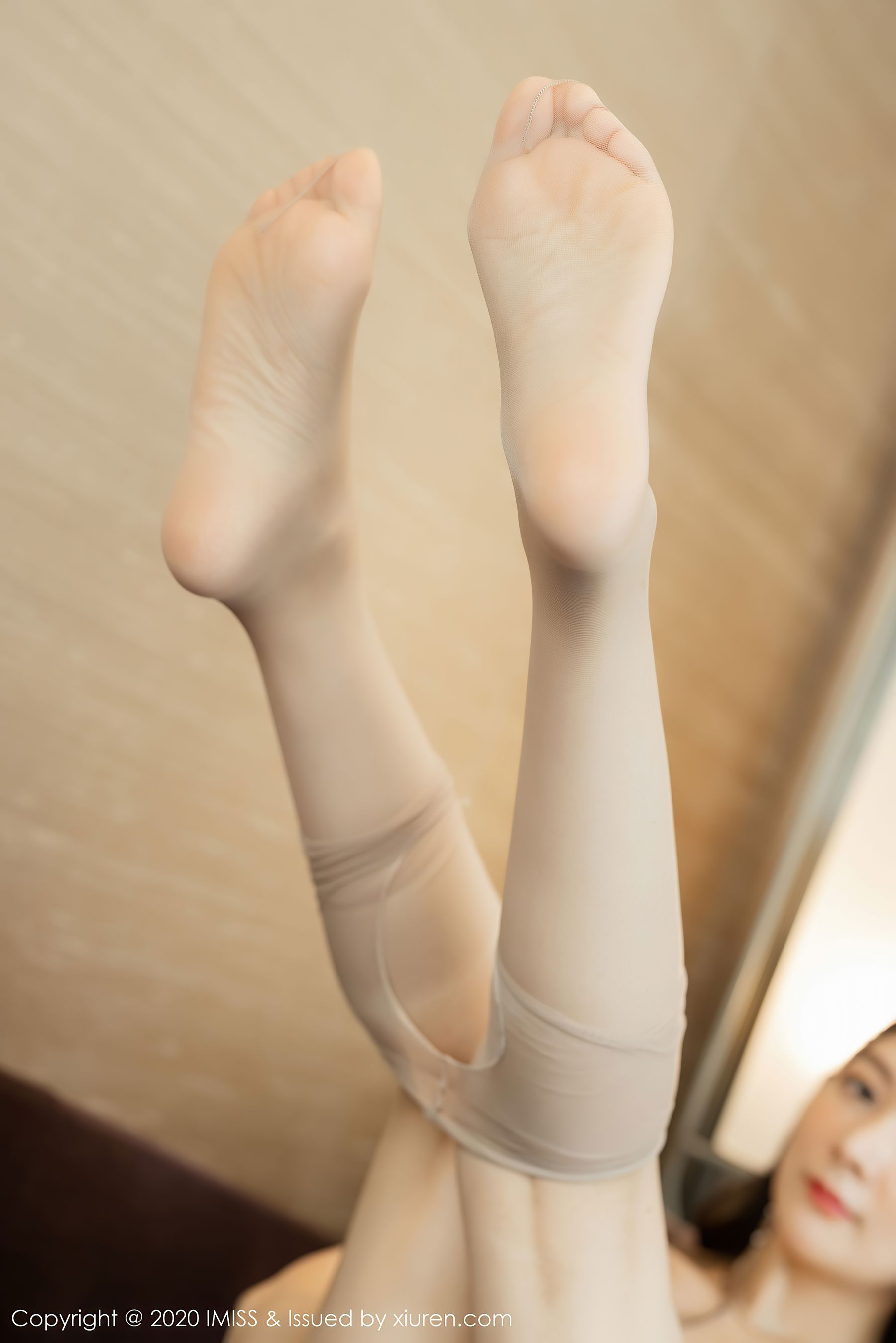 [爱蜜社IMiss] Vol.531 Angela小热巴 - 米色内衣与朦胧丝袜玉足