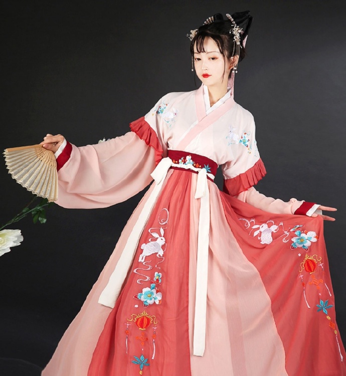 汉服美女红装素裹翩翩起舞图片